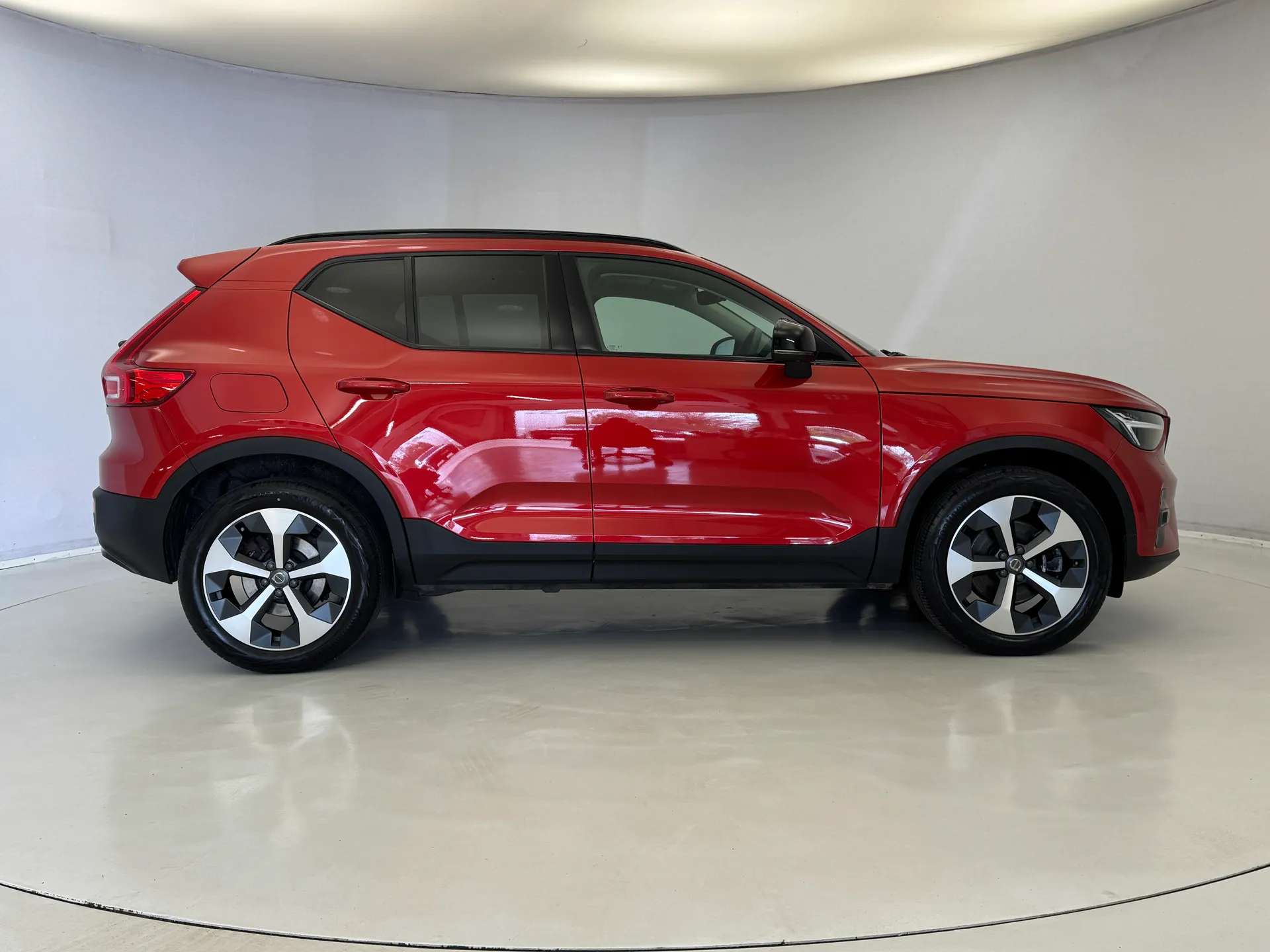 2023 VOLVO XC40 2023 VOLVO XC40