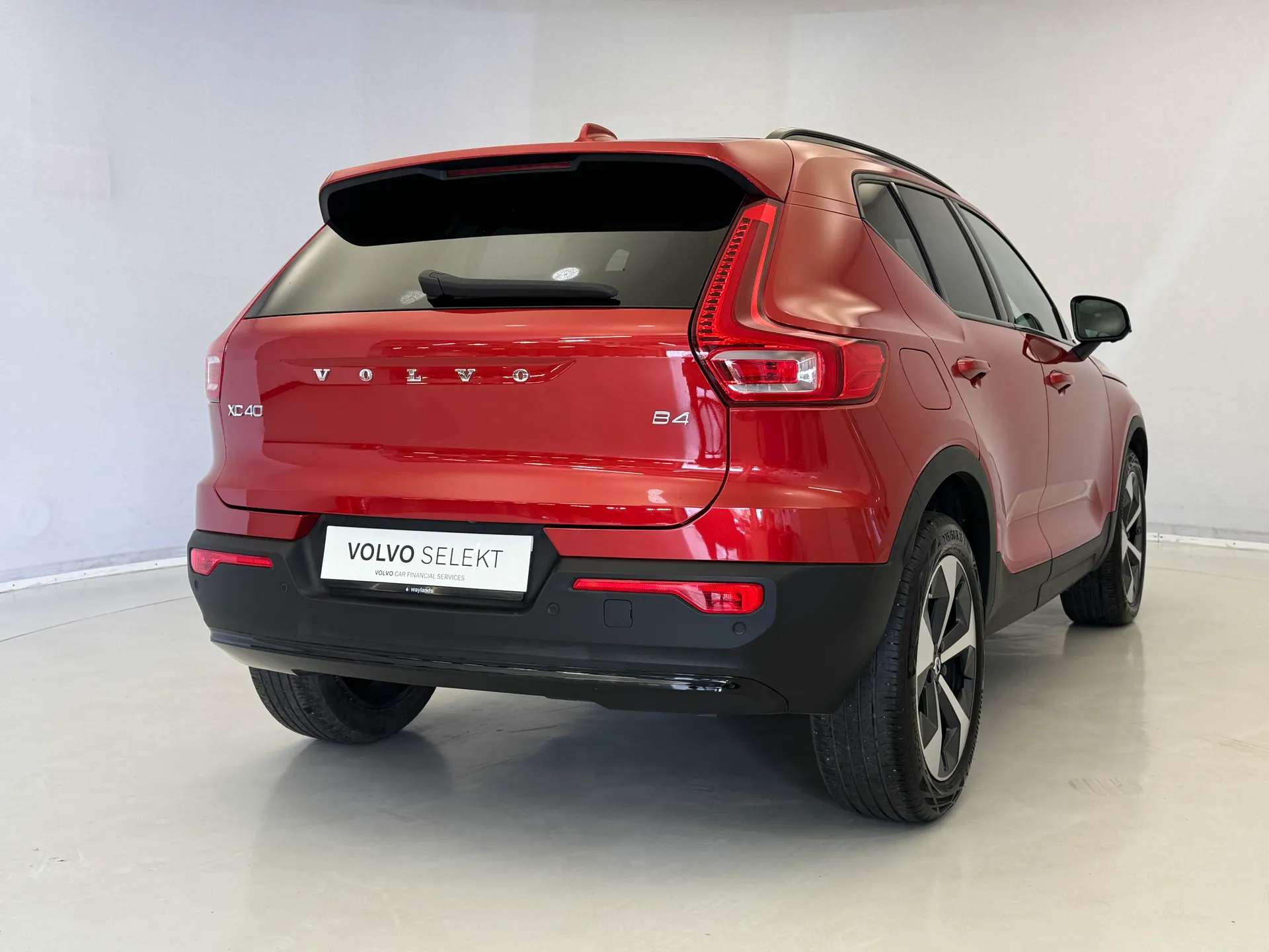 2023 VOLVO XC40 2023 VOLVO XC40