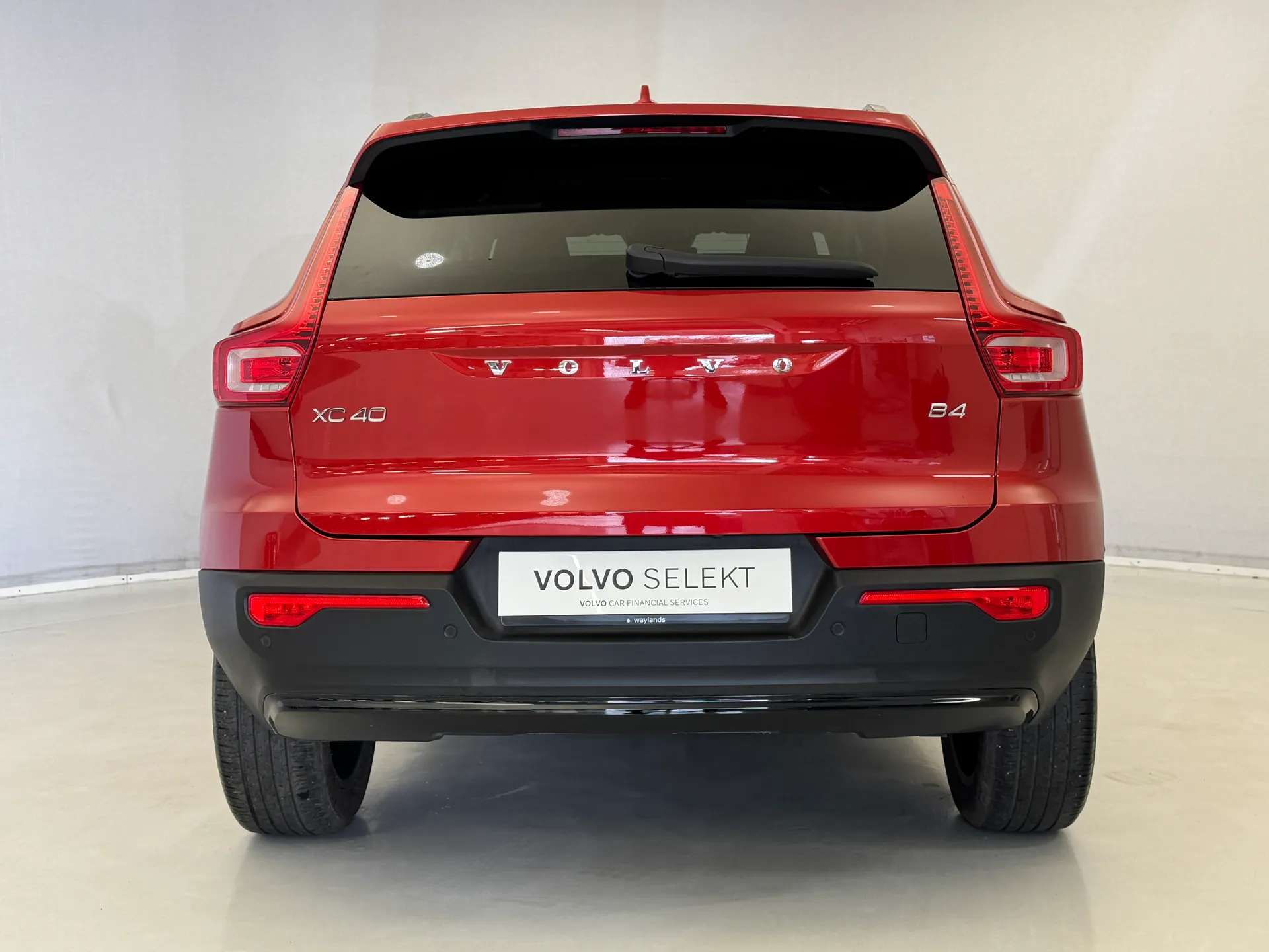 2023 VOLVO XC40 2023 VOLVO XC40