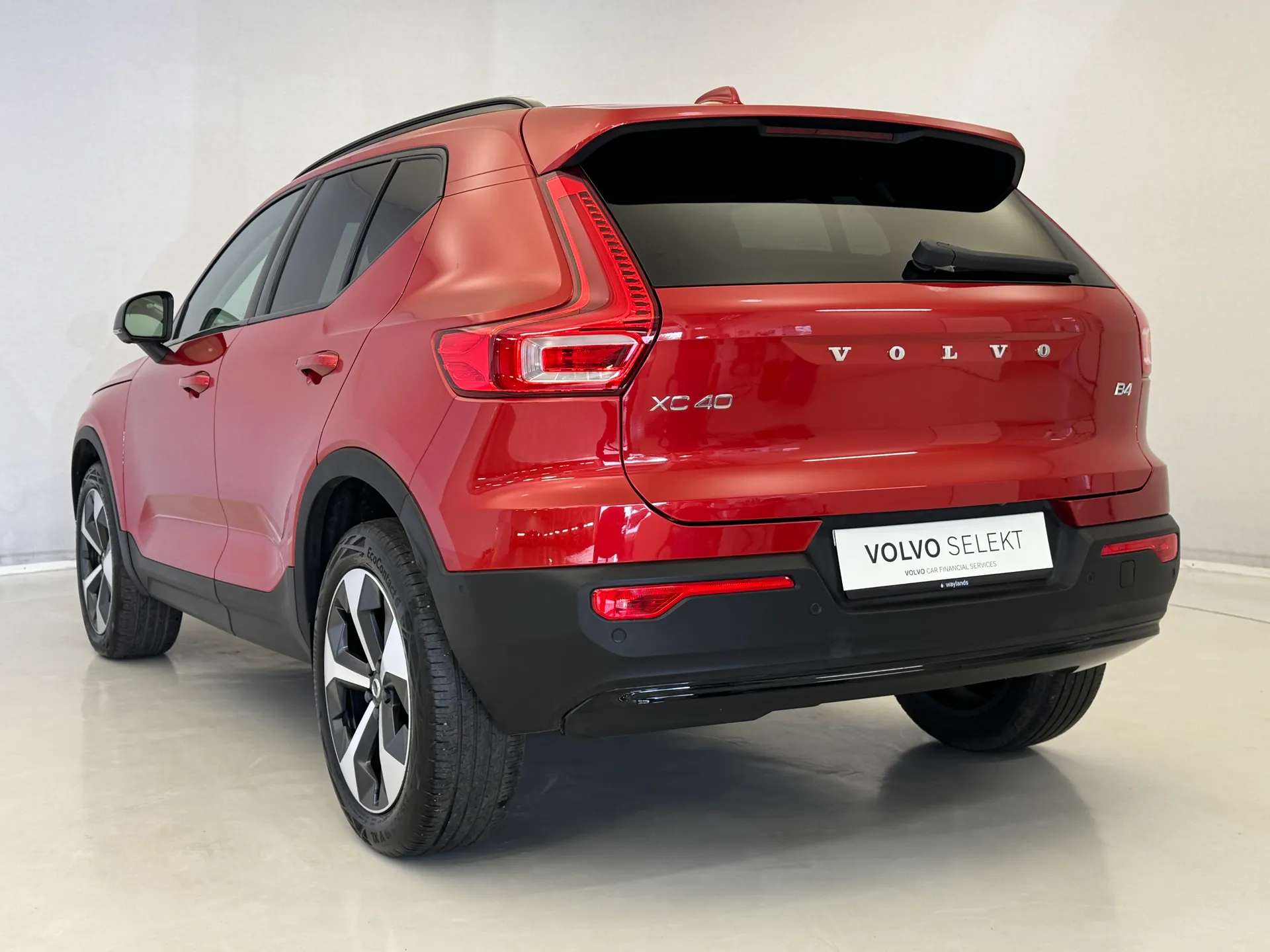 2023 VOLVO XC40 2023 VOLVO XC40