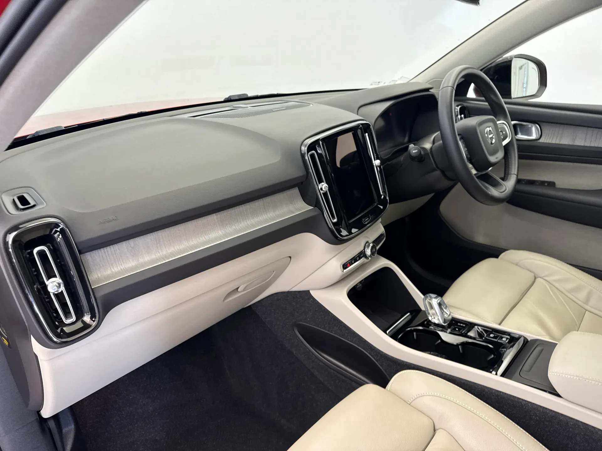 2023 VOLVO XC40 2023 VOLVO XC40