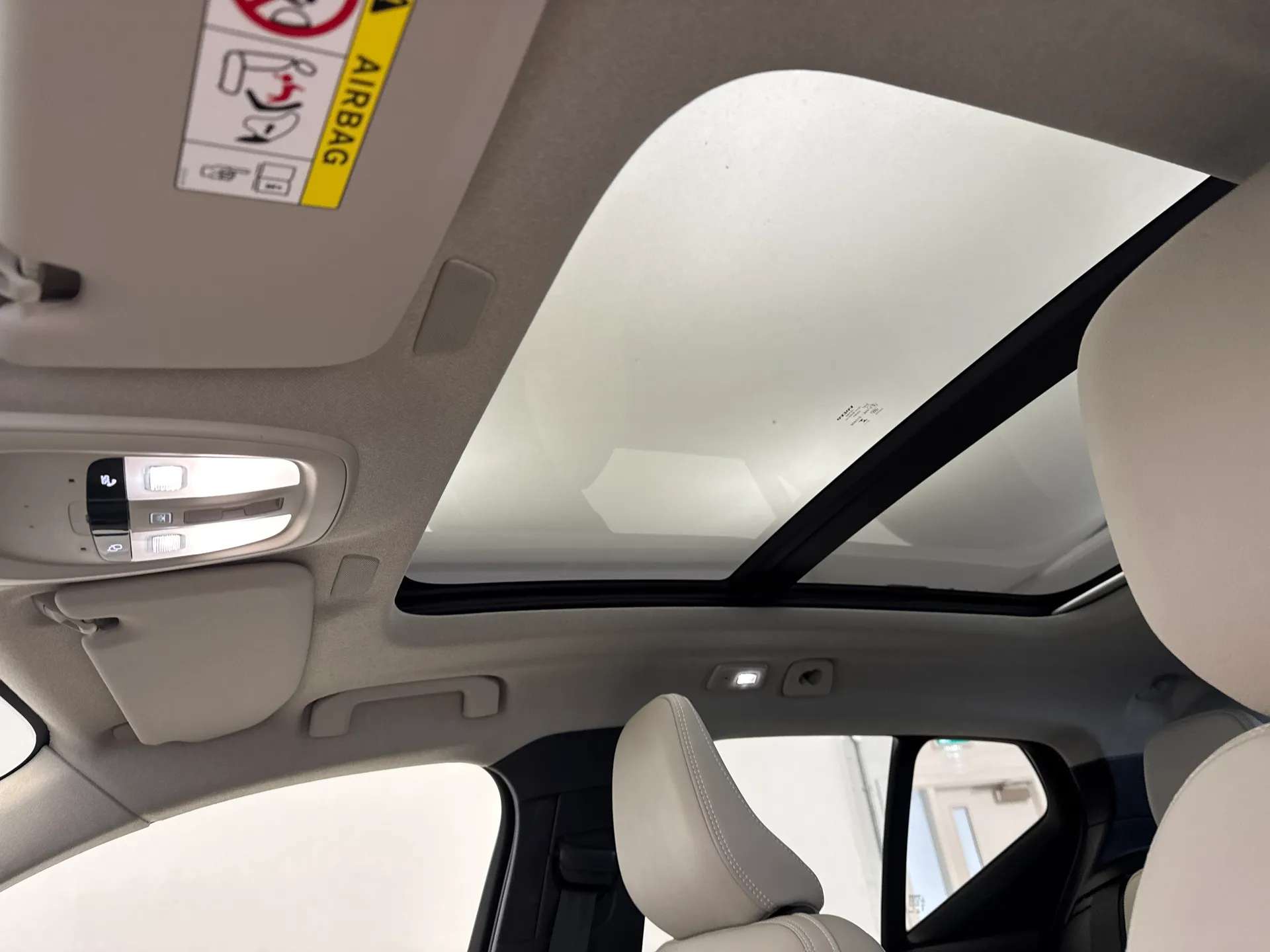 2023 VOLVO XC40 2023 VOLVO XC40