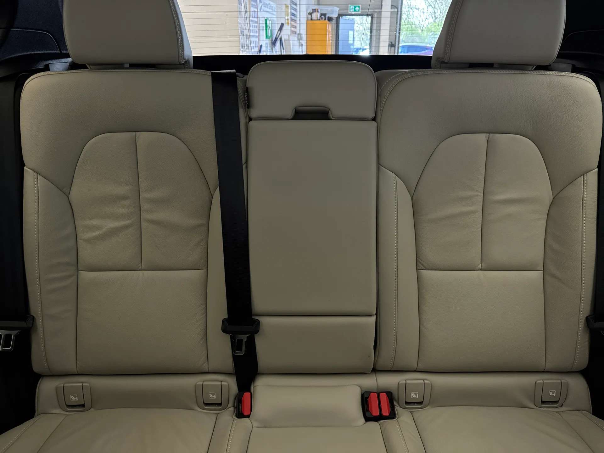 2023 VOLVO XC40 2023 VOLVO XC40
