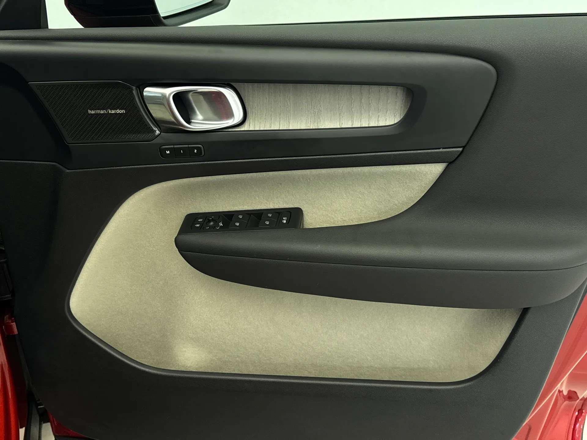 2023 VOLVO XC40 2023 VOLVO XC40