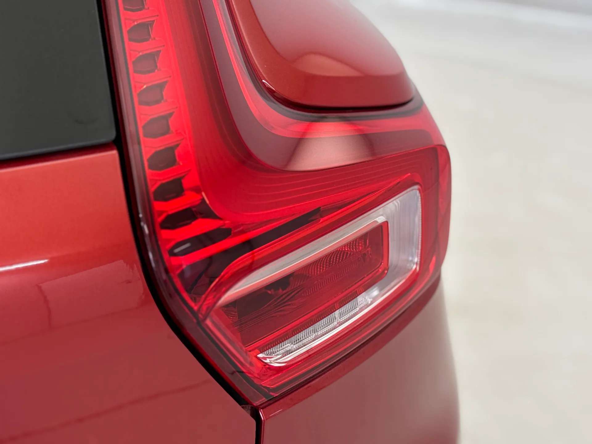 2023 VOLVO XC40 2023 VOLVO XC40