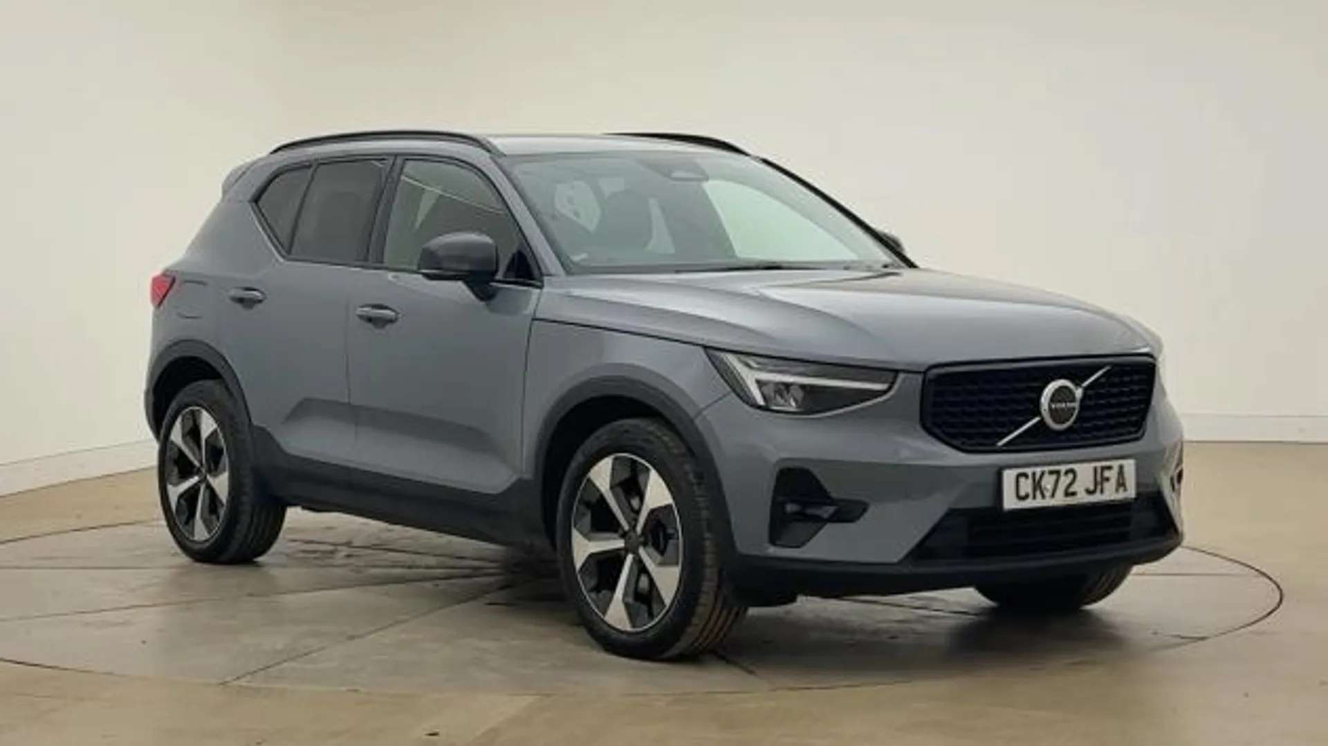 A 2022 VOLVO XC40 2.0 B3P Plus Dark 5dr Auto A 2022 VOLVO XC40 2.0 B3P Plus Dark 5dr Auto