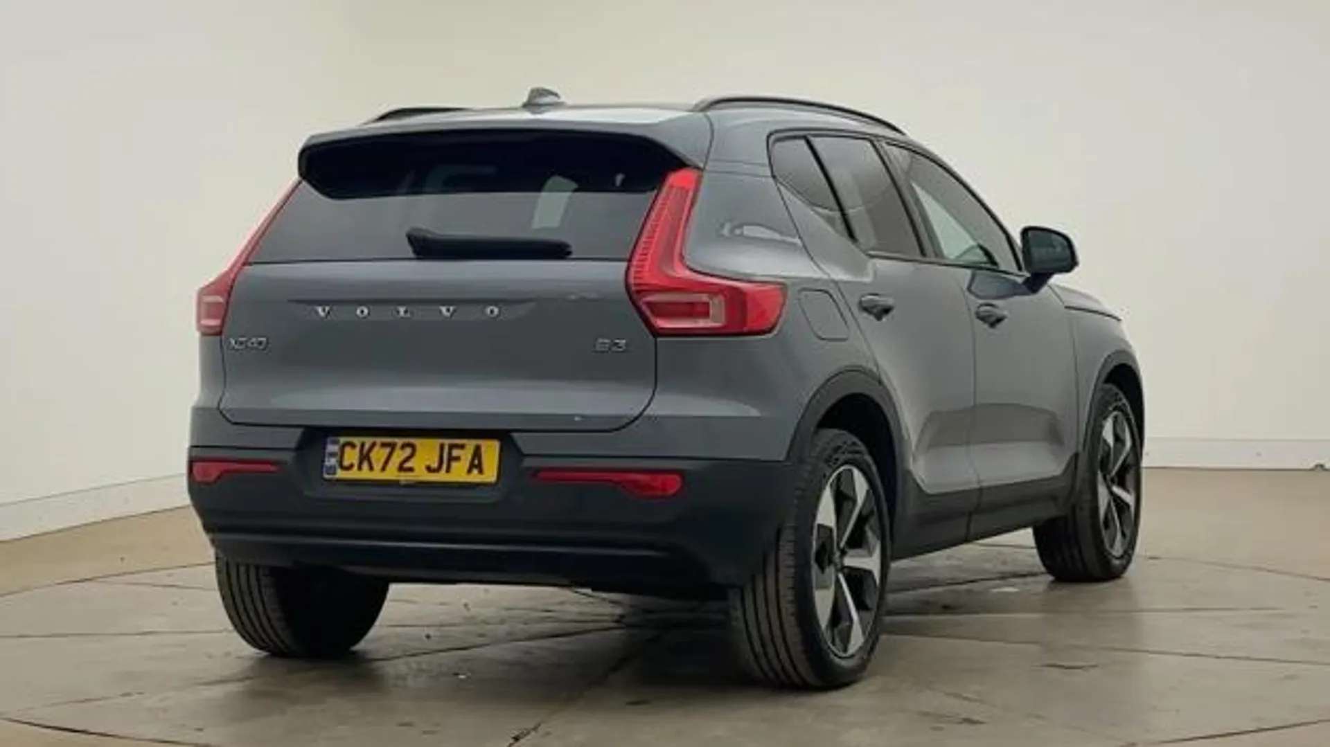 A 2022 VOLVO XC40 2.0 B3P Plus Dark 5dr Auto A 2022 VOLVO XC40 2.0 B3P Plus Dark 5dr Auto