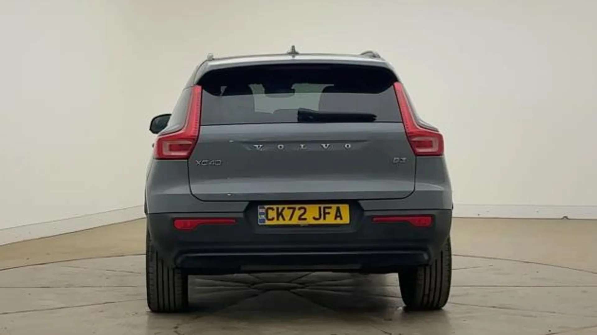 A 2022 VOLVO XC40 2.0 B3P Plus Dark 5dr Auto A 2022 VOLVO XC40 2.0 B3P Plus Dark 5dr Auto