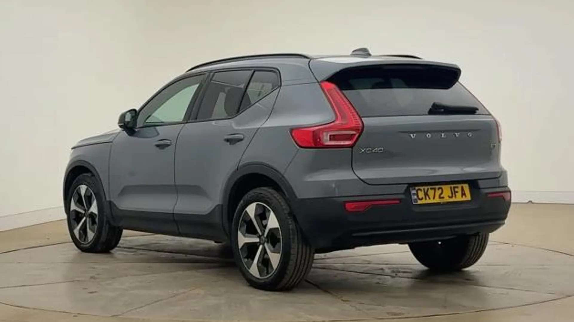 2022 VOLVO XC40 2022 VOLVO XC40