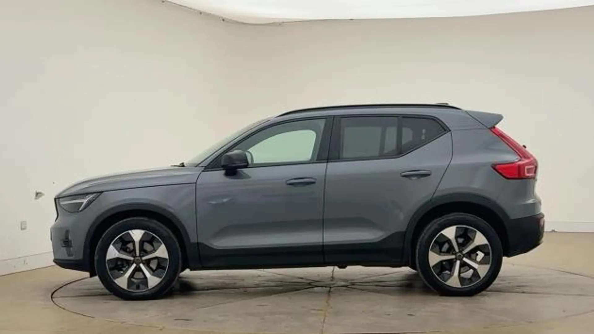 2022 VOLVO XC40 2022 VOLVO XC40