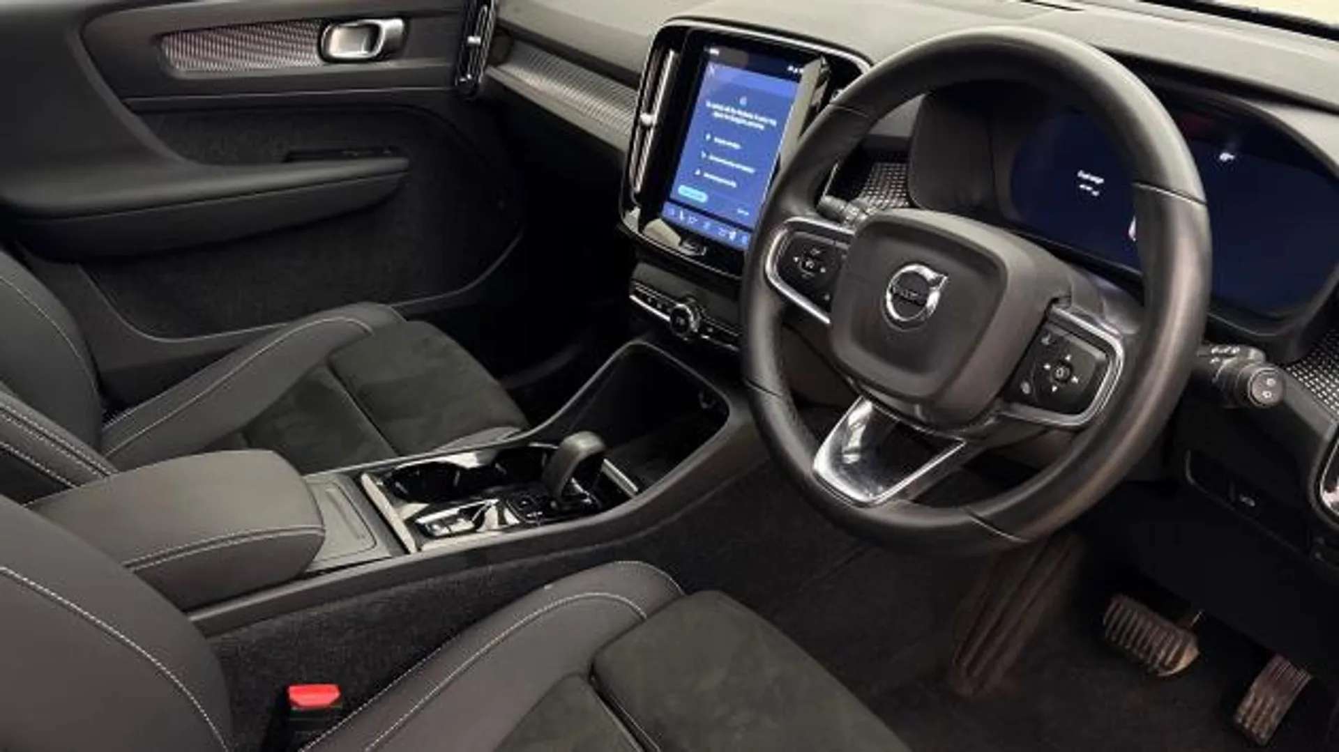 2022 VOLVO XC40 2022 VOLVO XC40