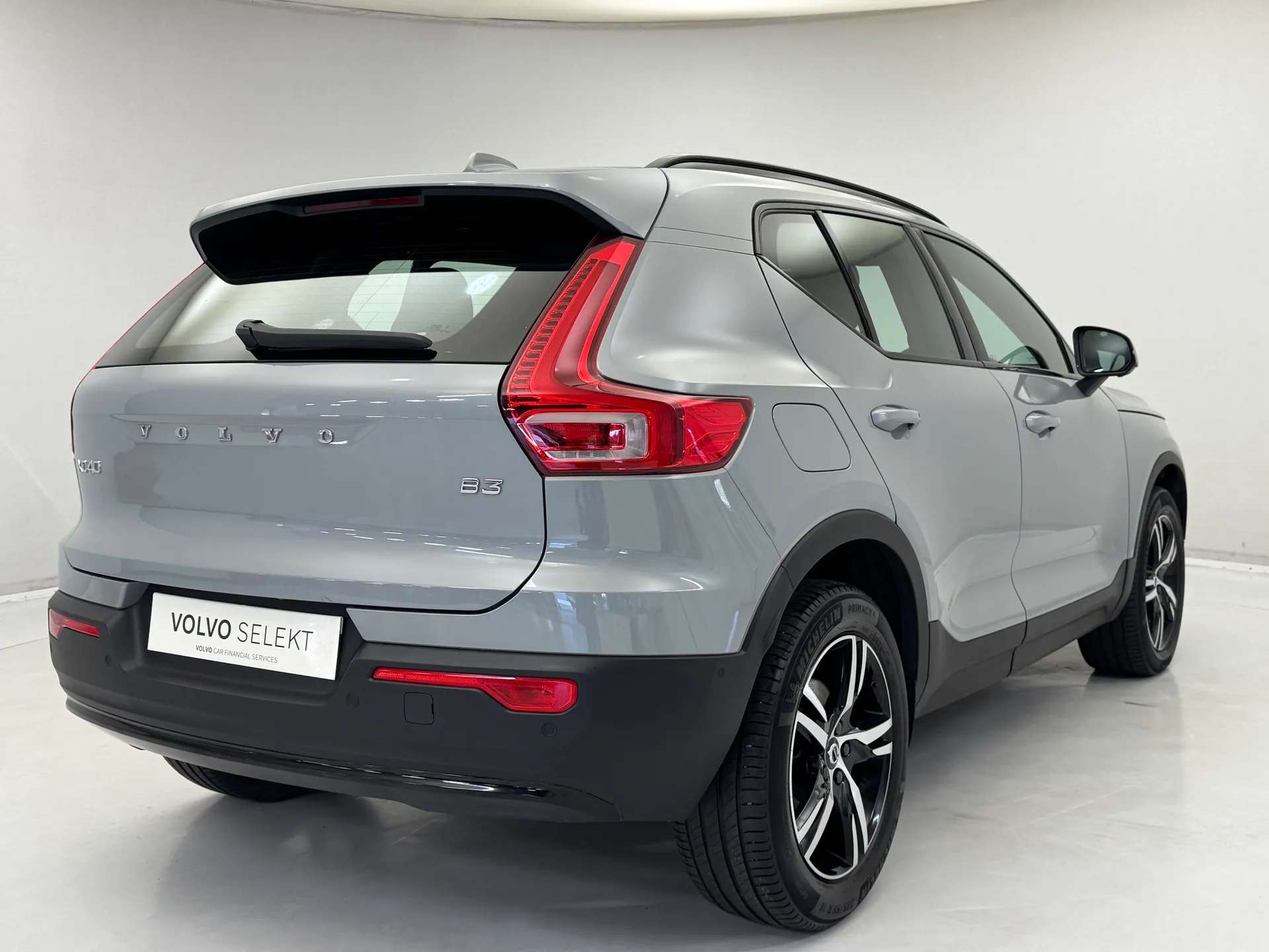 A 2023 VOLVO XC40 2.0 B3P Plus Dark 5dr Auto A 2023 VOLVO XC40 2.0 B3P Plus Dark 5dr Auto