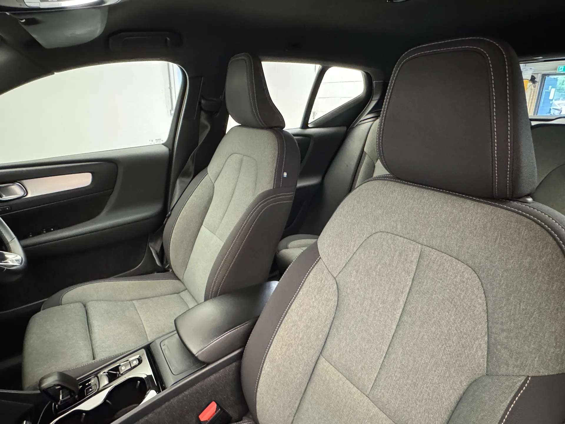 2023 VOLVO XC40 2023 VOLVO XC40