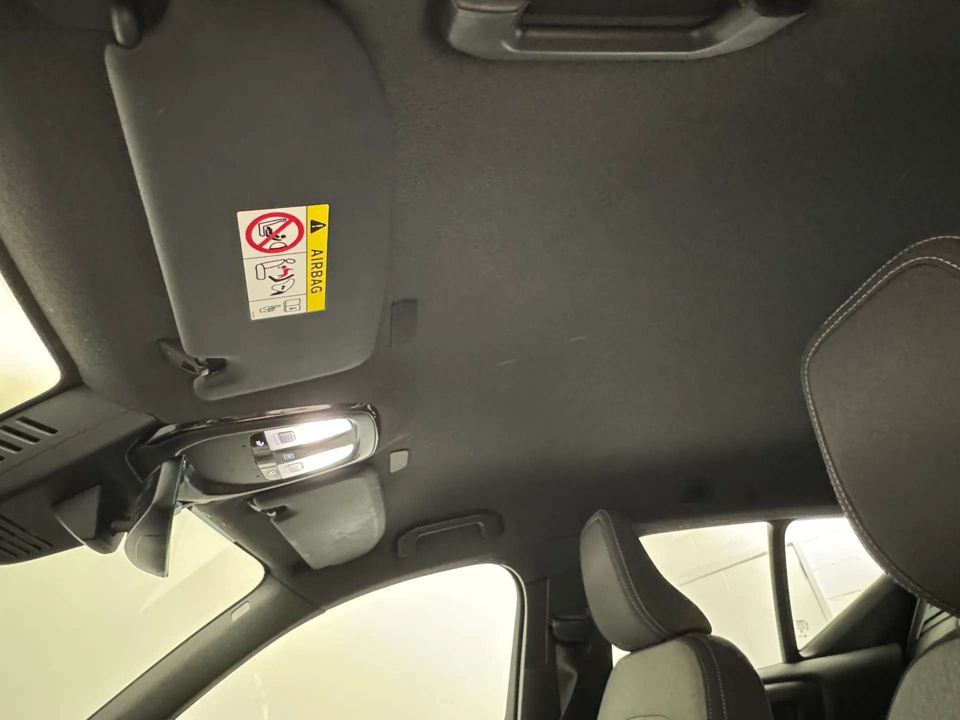 2023 VOLVO XC40 2023 VOLVO XC40