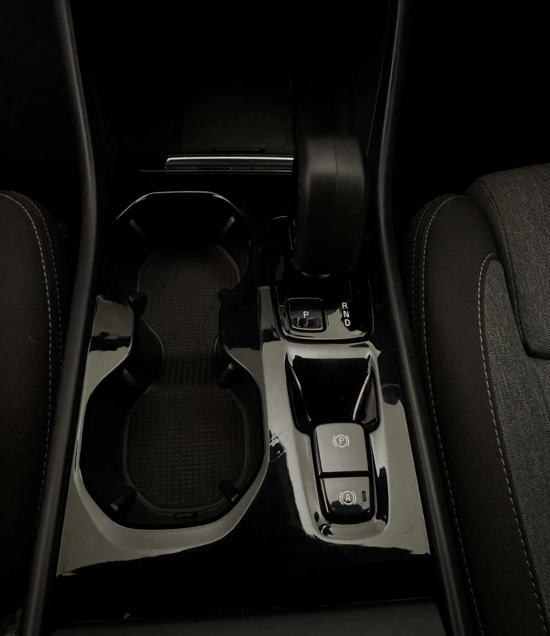 2023 VOLVO XC40 2023 VOLVO XC40