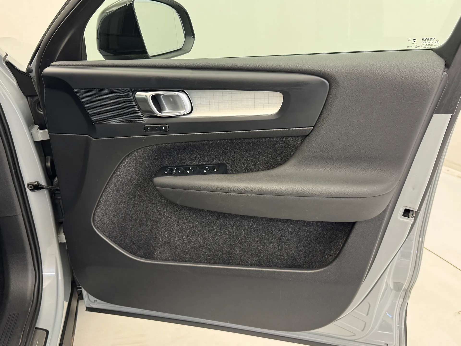 2023 VOLVO XC40 2023 VOLVO XC40