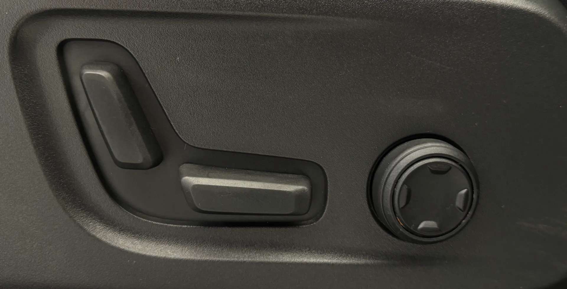 2023 VOLVO XC40 2023 VOLVO XC40