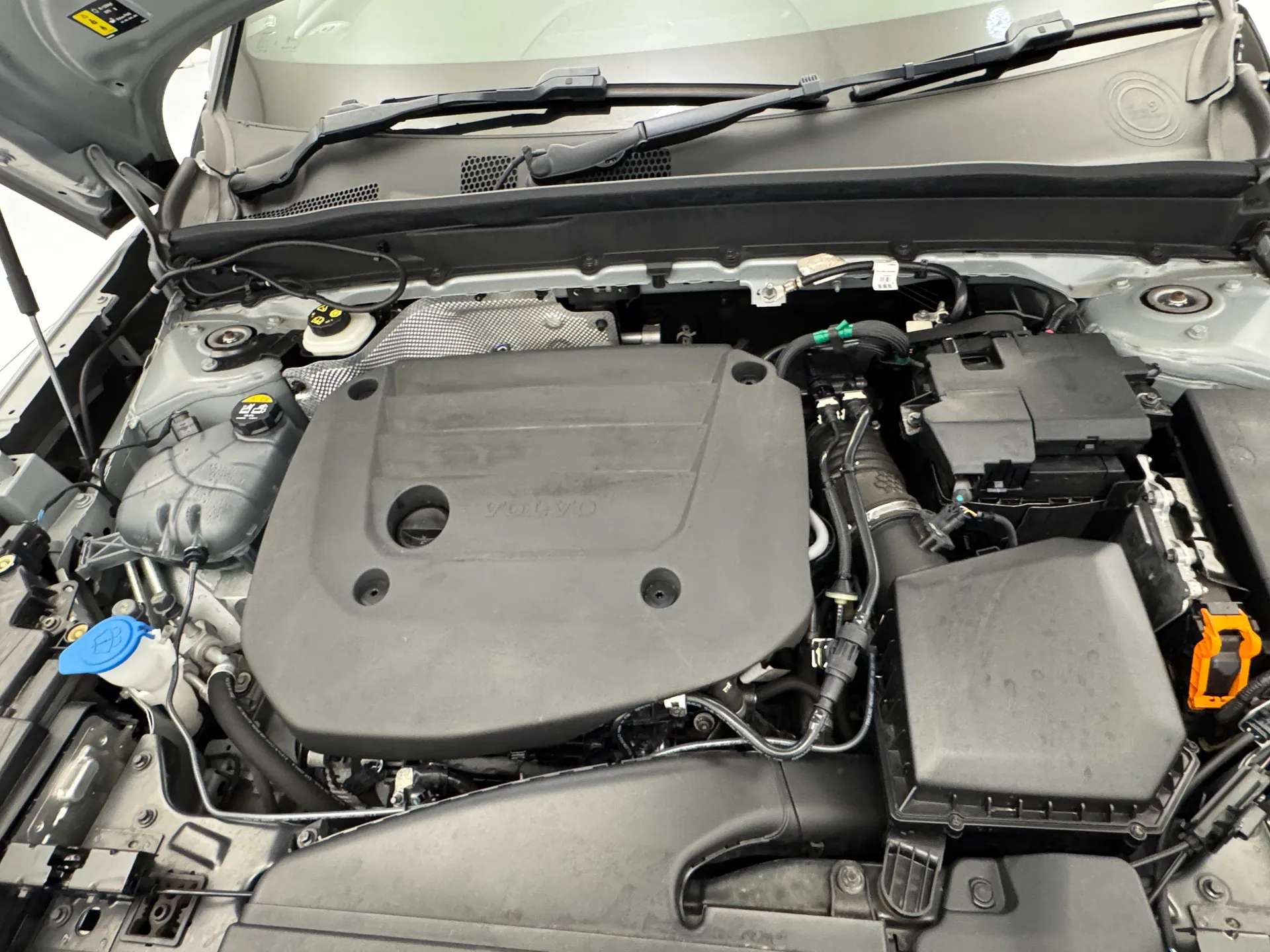 2023 VOLVO XC40 2023 VOLVO XC40