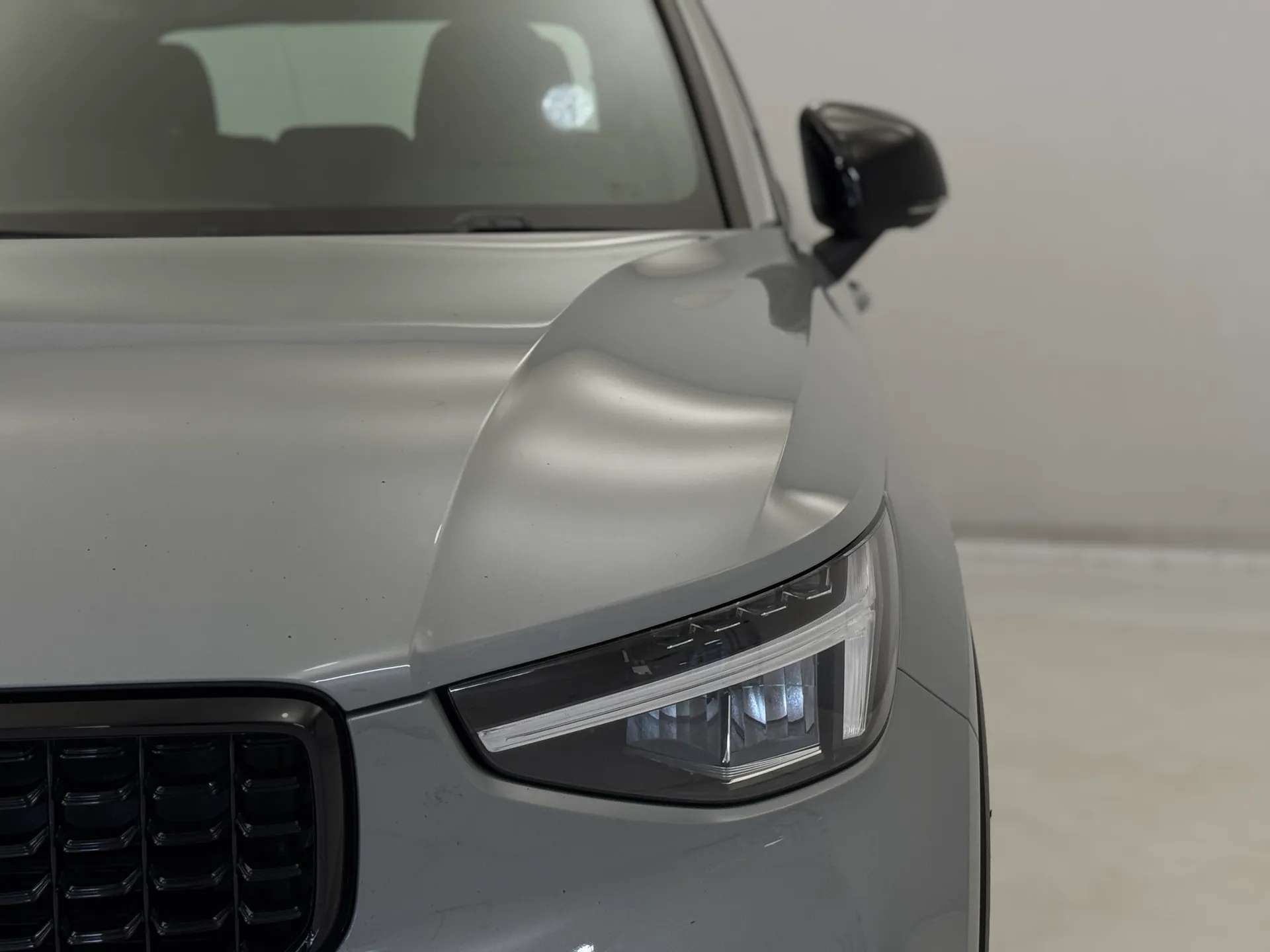 2023 VOLVO XC40 2023 VOLVO XC40