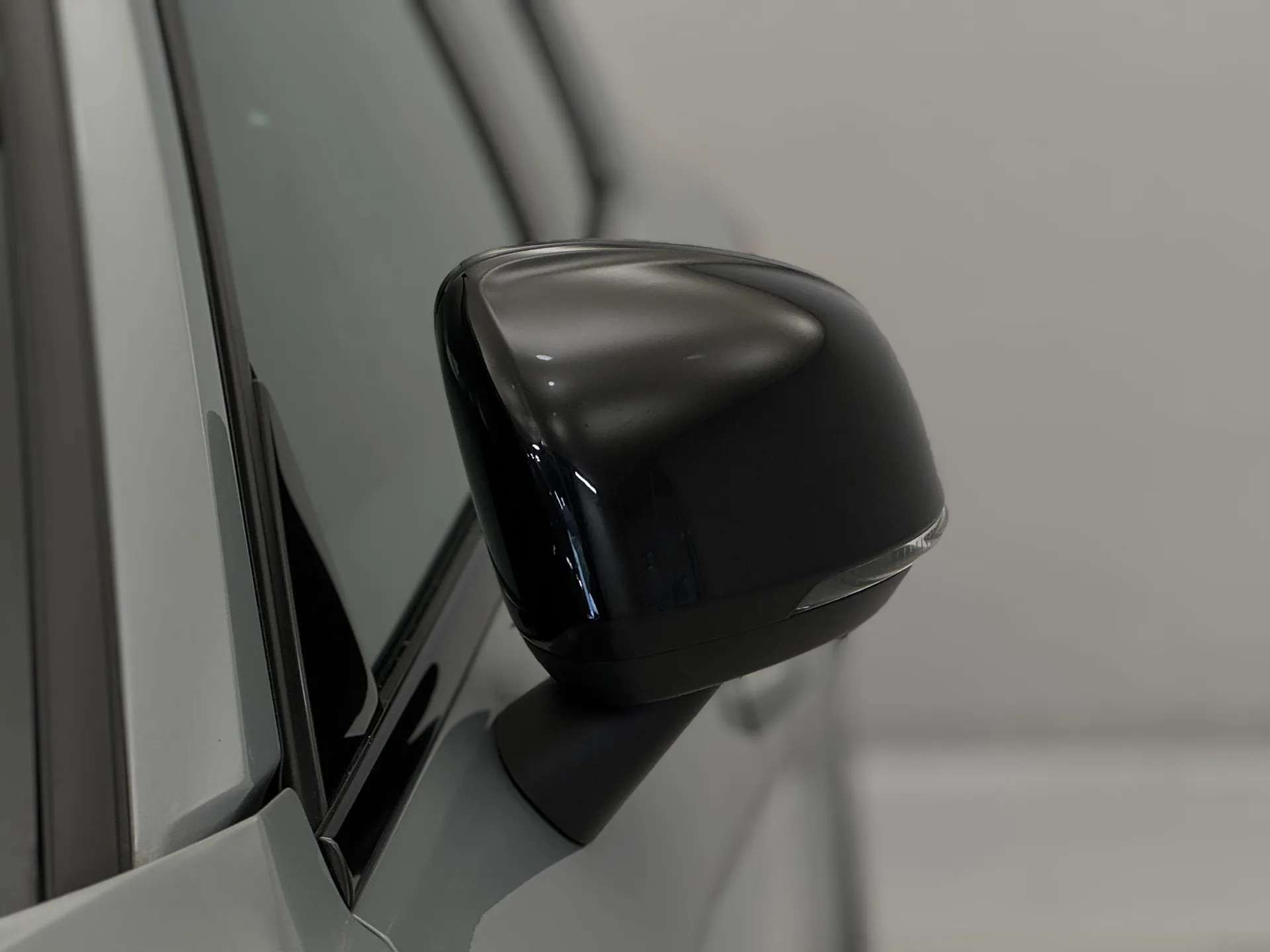 2023 VOLVO XC40 2023 VOLVO XC40