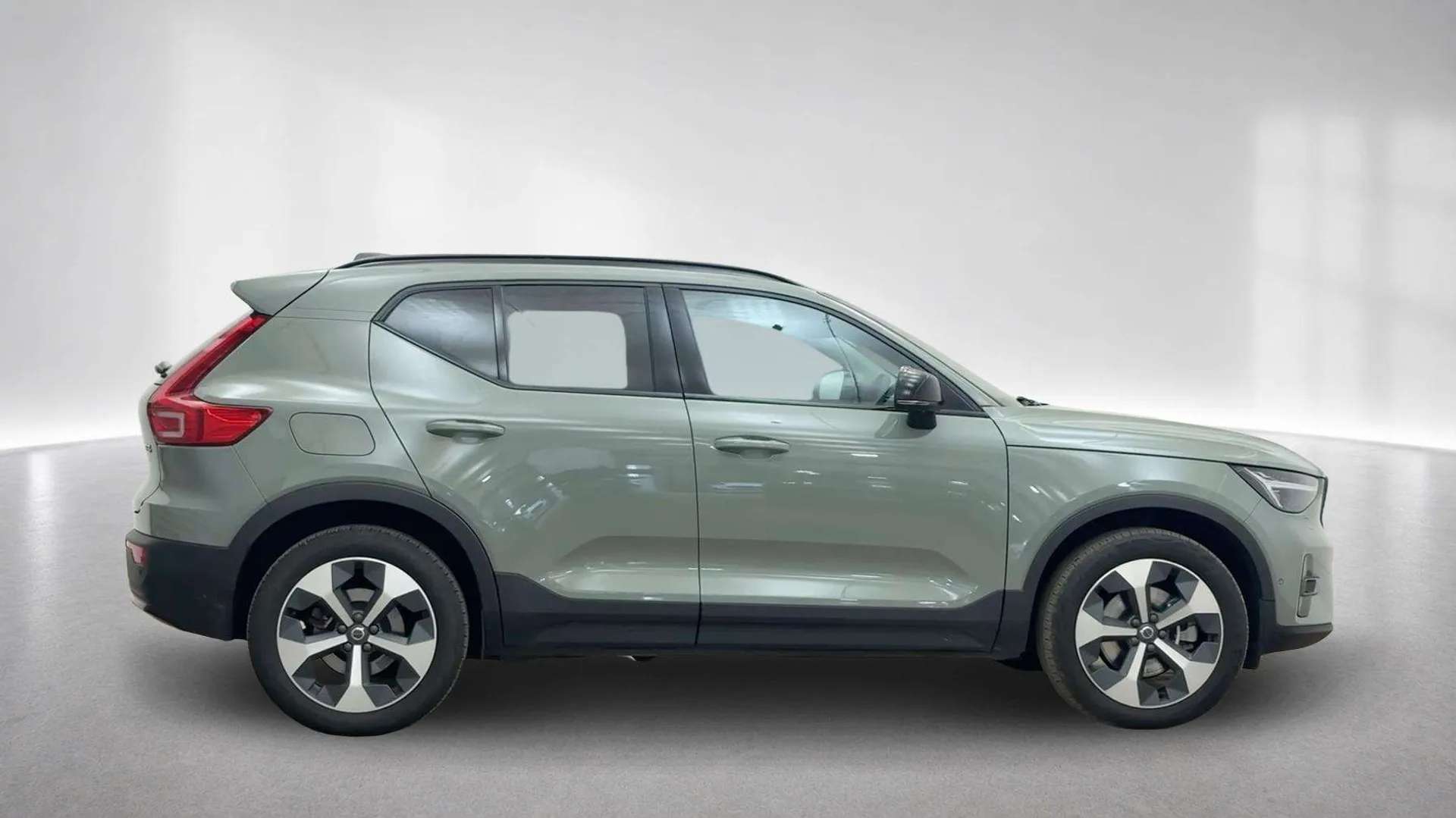 A 2023 VOLVO XC40 2.0 B3P Ultimate Dark 5dr Auto A 2023 VOLVO XC40 2.0 B3P Ultimate Dark 5dr Auto