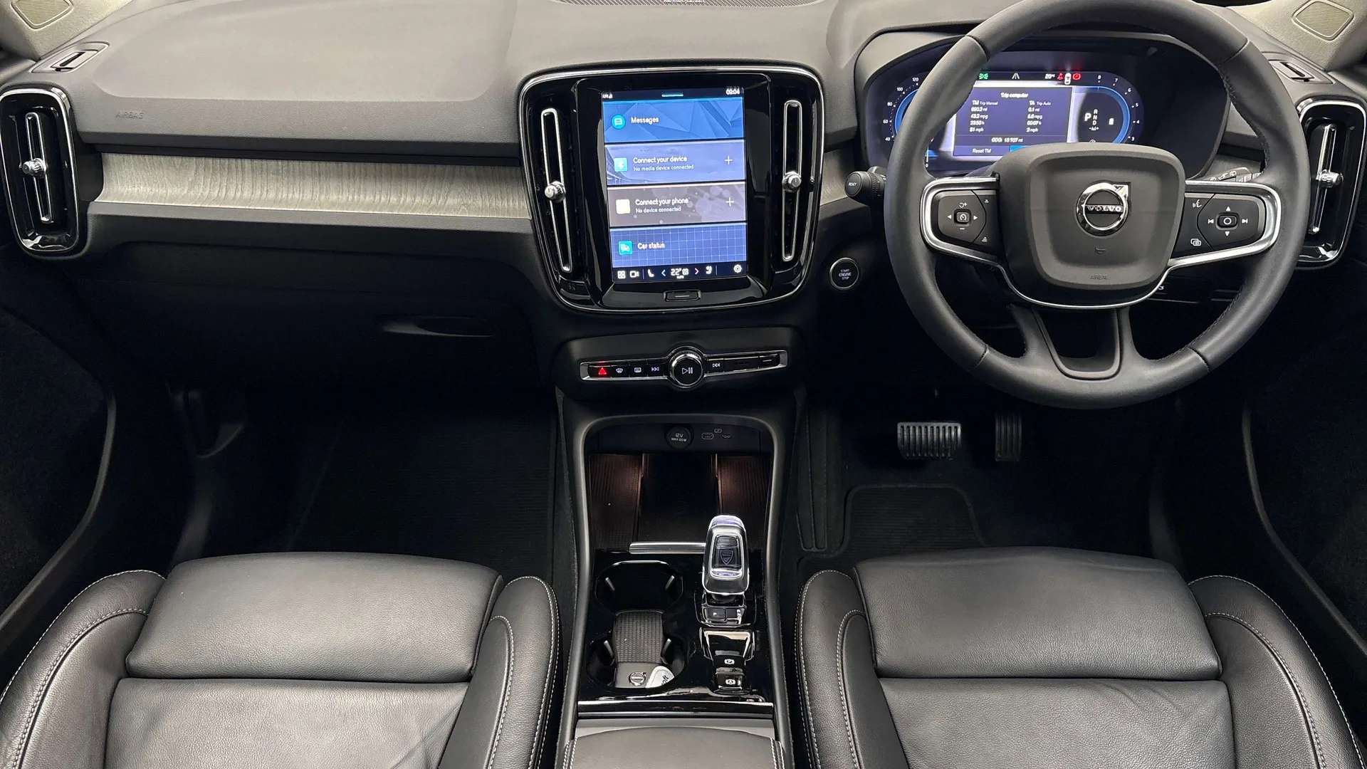 2023 VOLVO XC40 2023 VOLVO XC40