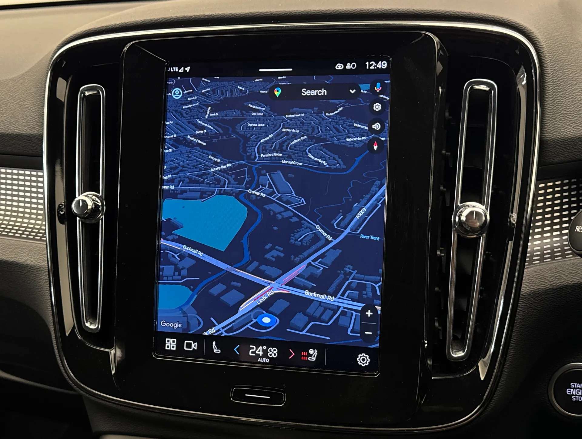 2023 VOLVO XC40 2023 VOLVO XC40