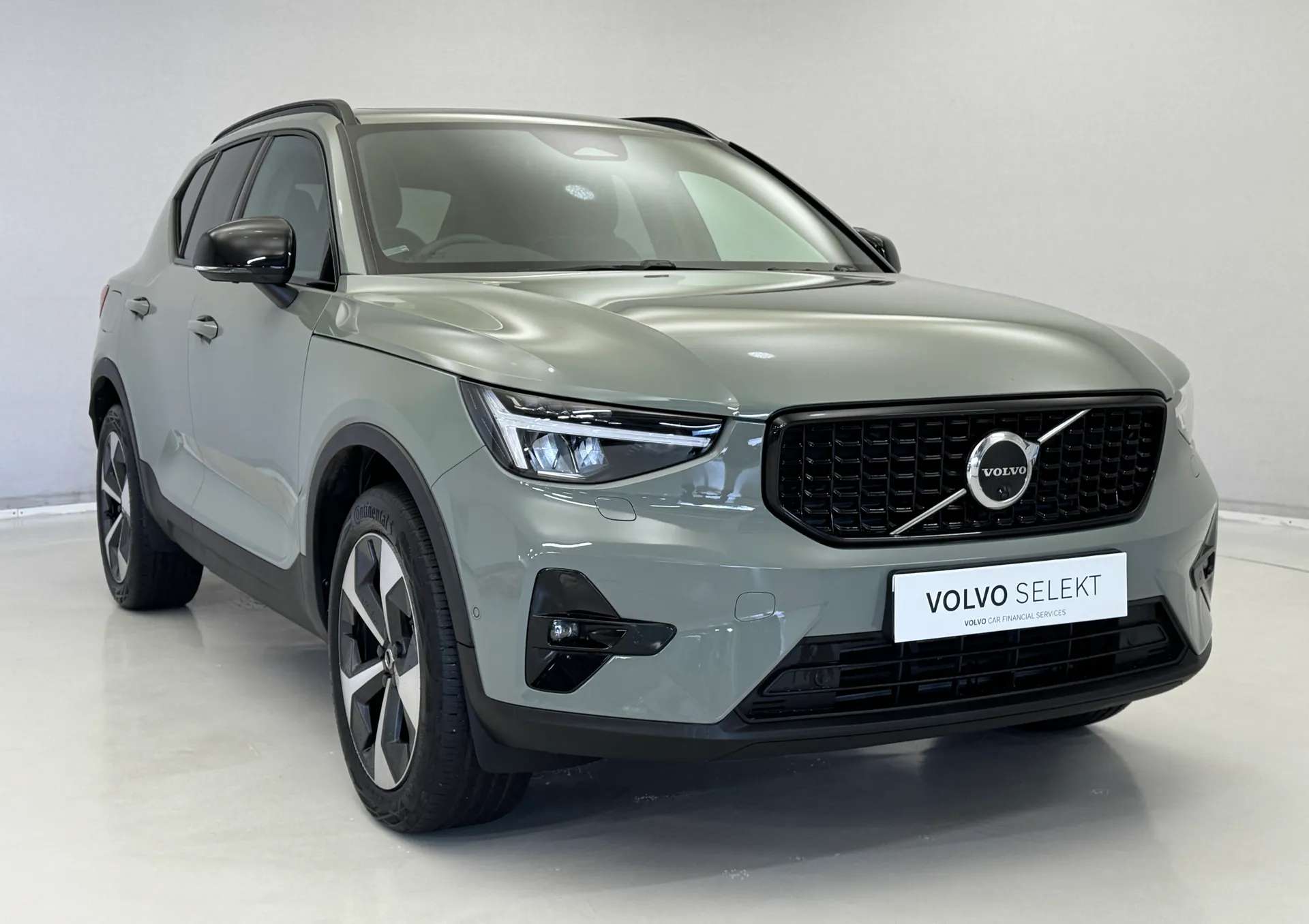 A 2023 VOLVO XC40 2.0 B4P Ultimate Dark 5dr Auto A 2023 VOLVO XC40 2.0 B4P Ultimate Dark 5dr Auto