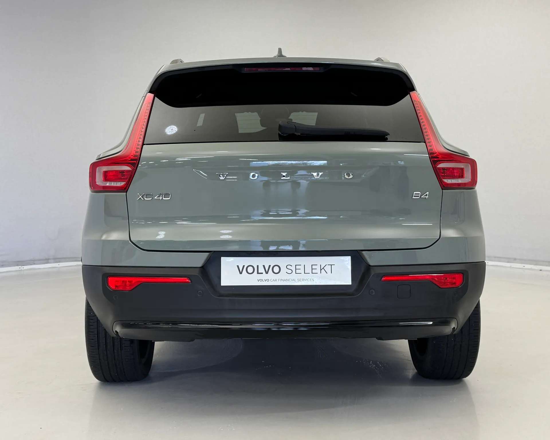 2023 VOLVO XC40 2023 VOLVO XC40