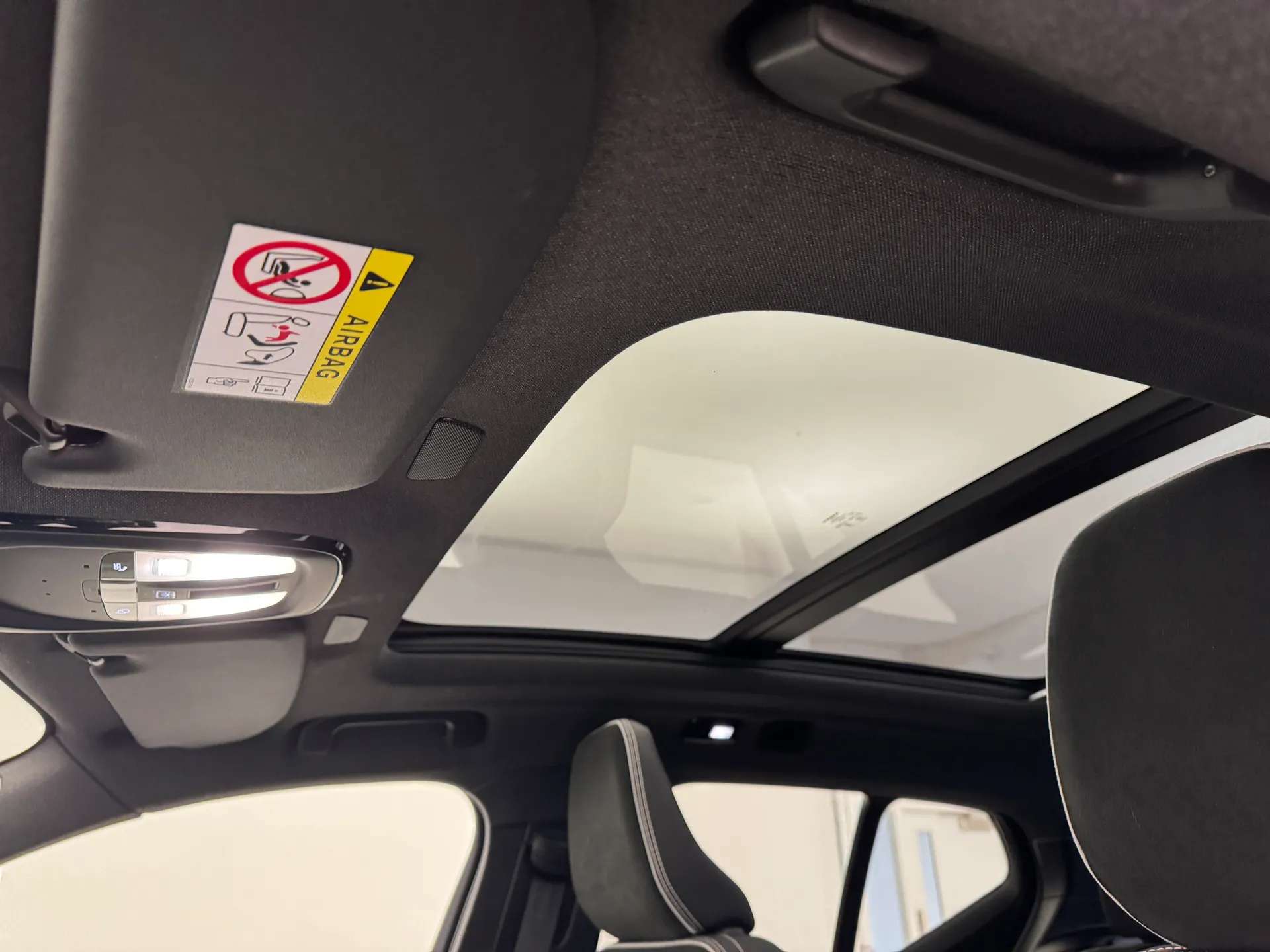 2023 VOLVO XC40 2023 VOLVO XC40