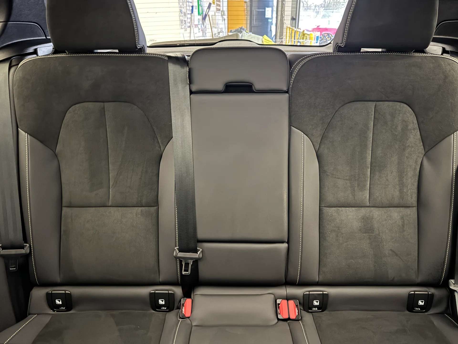 2023 VOLVO XC40 2023 VOLVO XC40