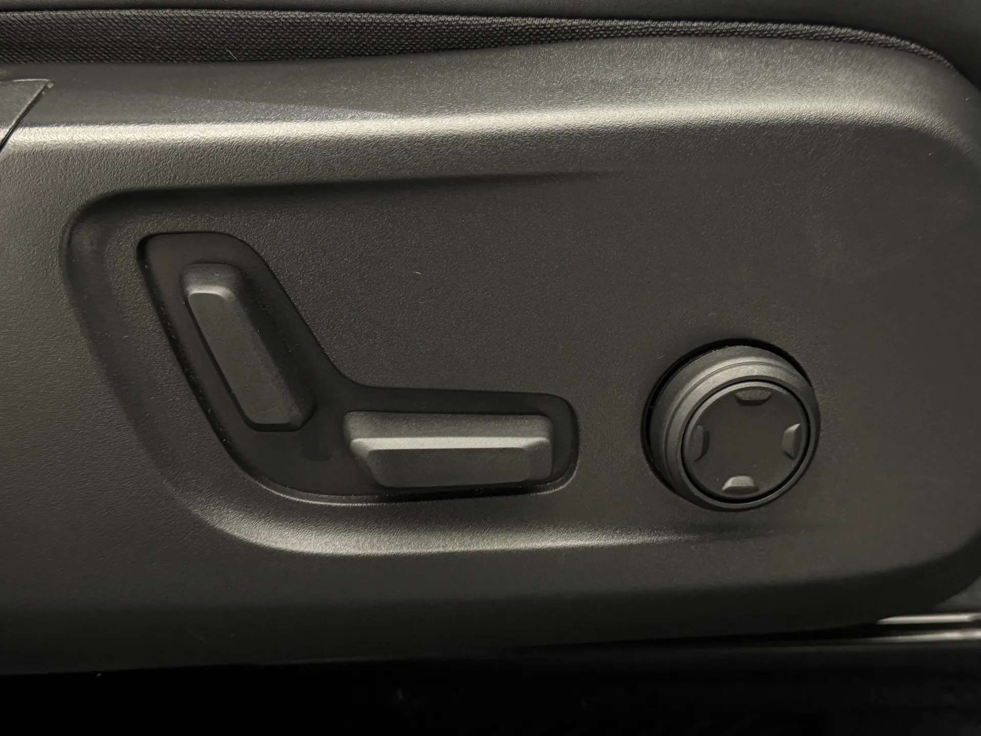 2023 VOLVO XC40 2023 VOLVO XC40