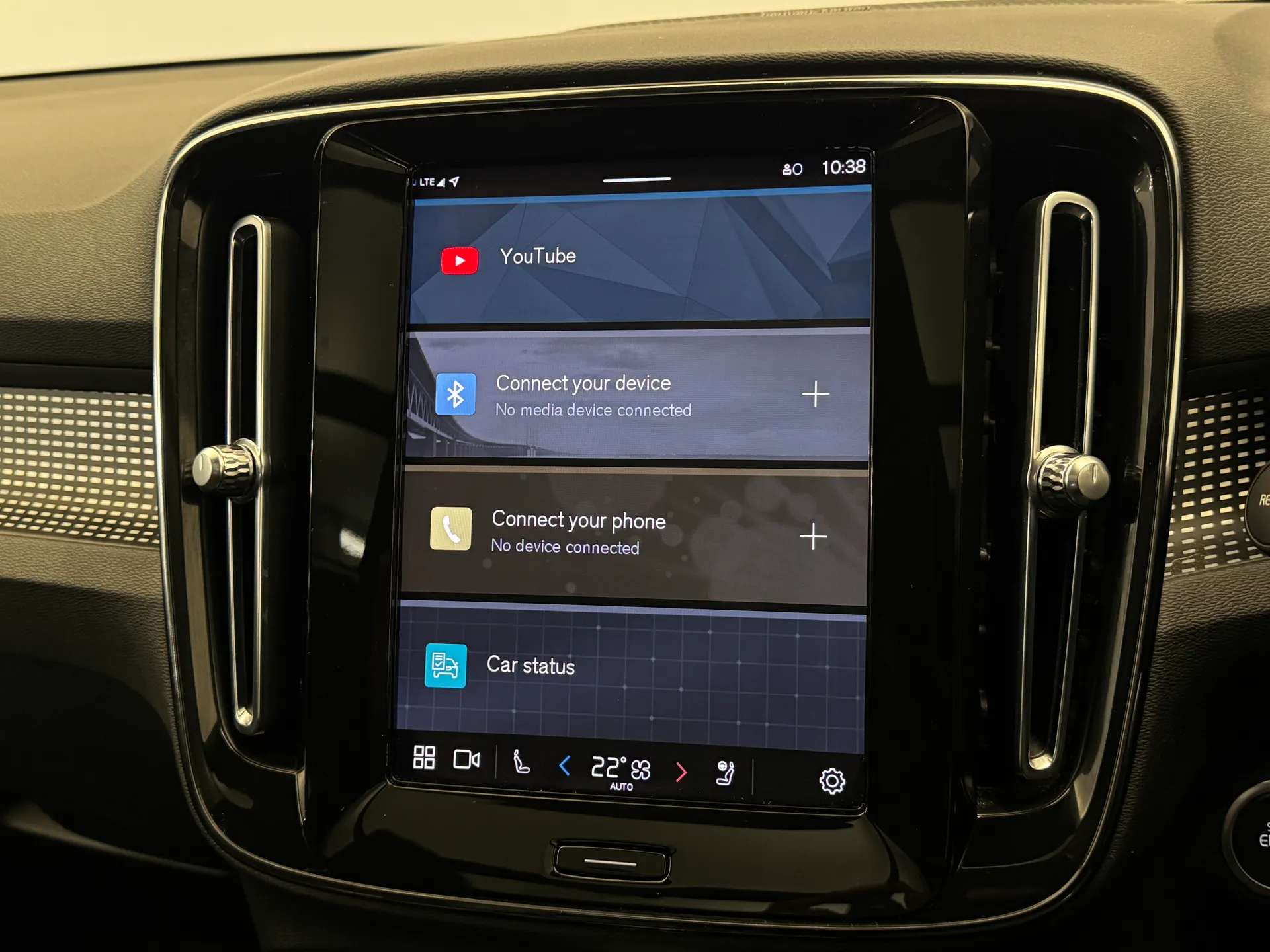 2023 VOLVO XC40 2023 VOLVO XC40