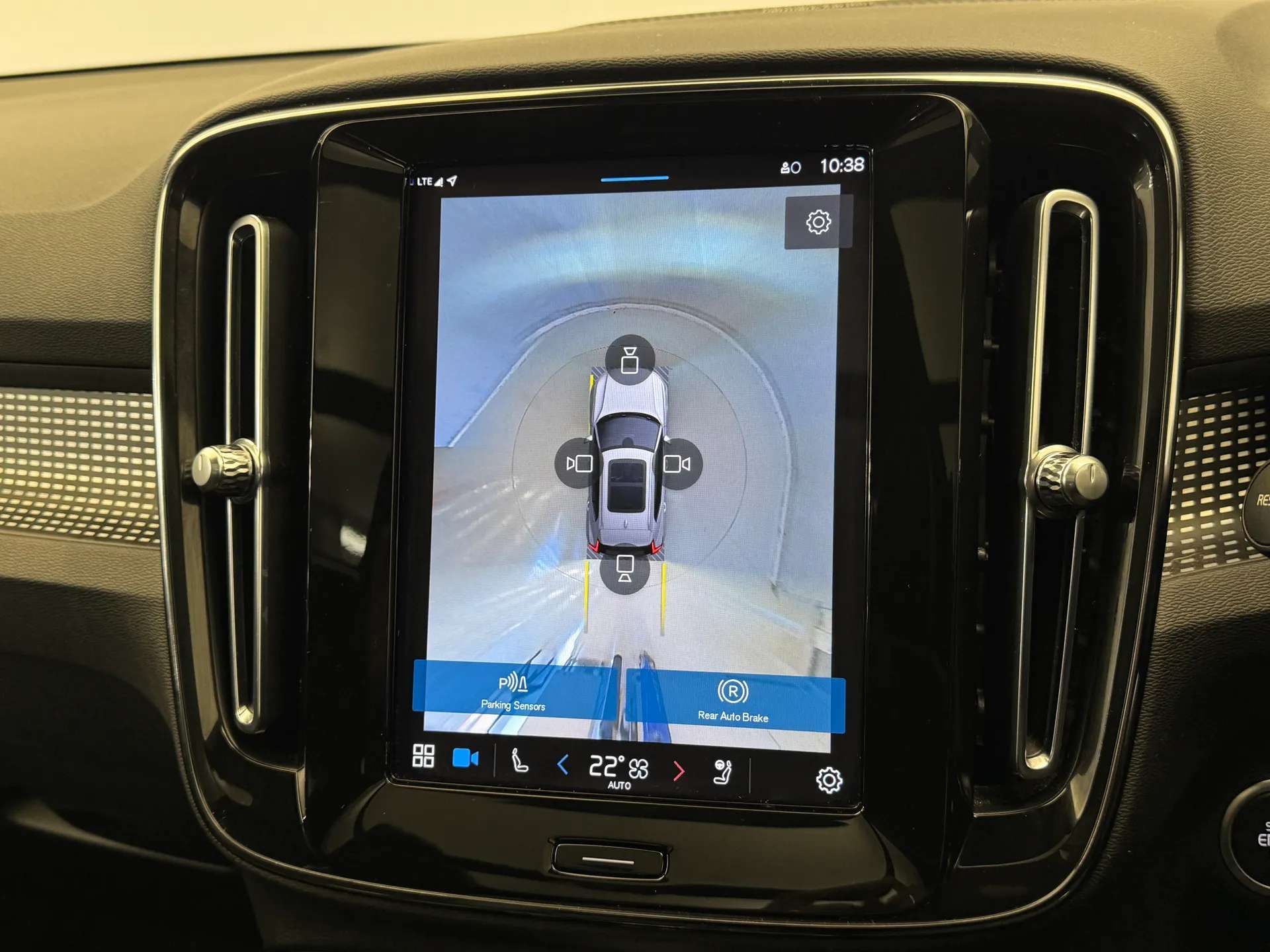 2023 VOLVO XC40 2023 VOLVO XC40