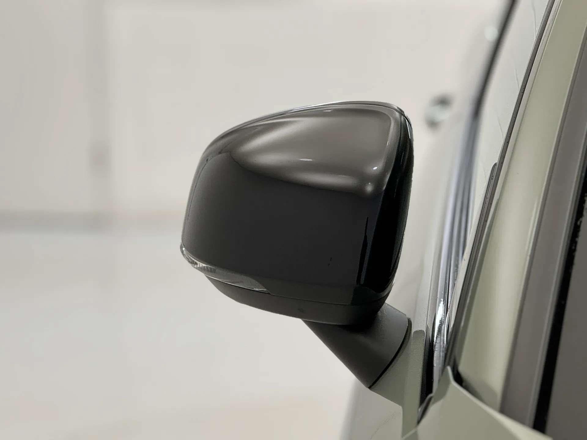 2023 VOLVO XC40 2023 VOLVO XC40