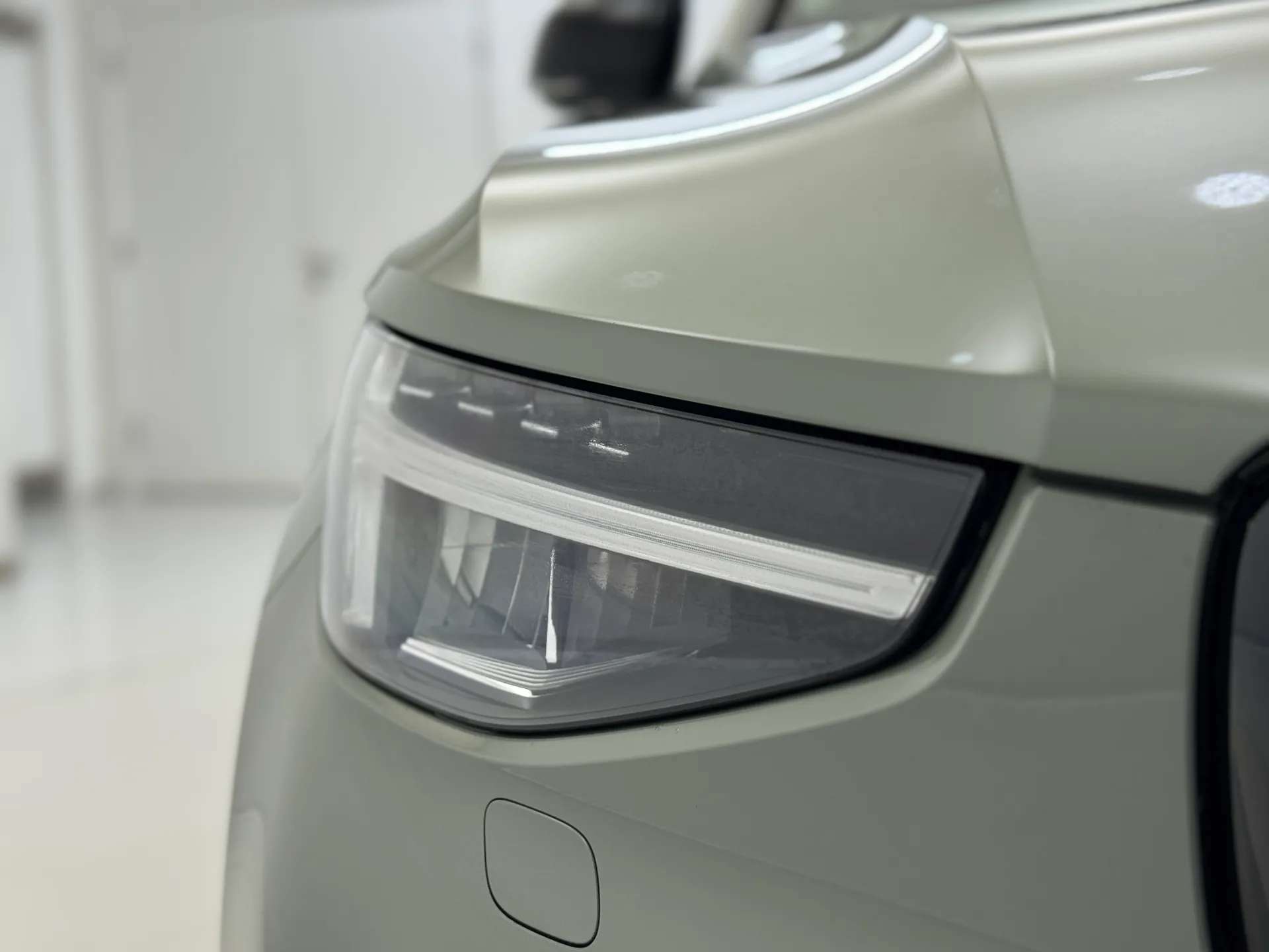 2023 VOLVO XC40 2023 VOLVO XC40