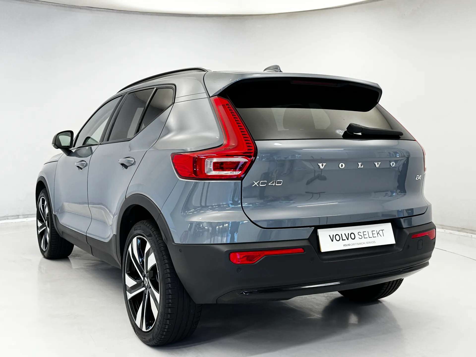 2023 VOLVO XC40 2023 VOLVO XC40