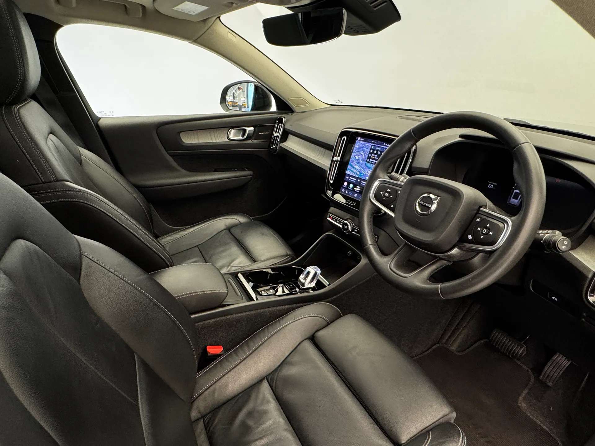 2023 VOLVO XC40 2023 VOLVO XC40