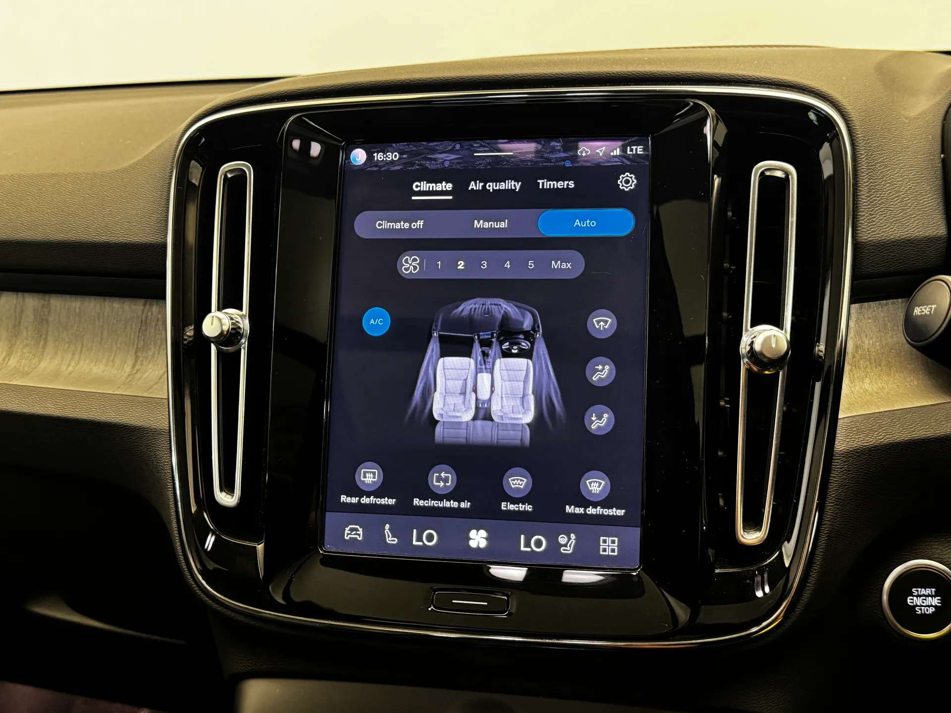 2023 VOLVO XC40 2023 VOLVO XC40