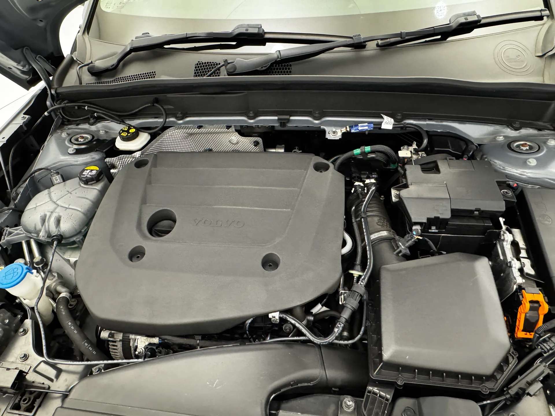 2023 VOLVO XC40 2023 VOLVO XC40
