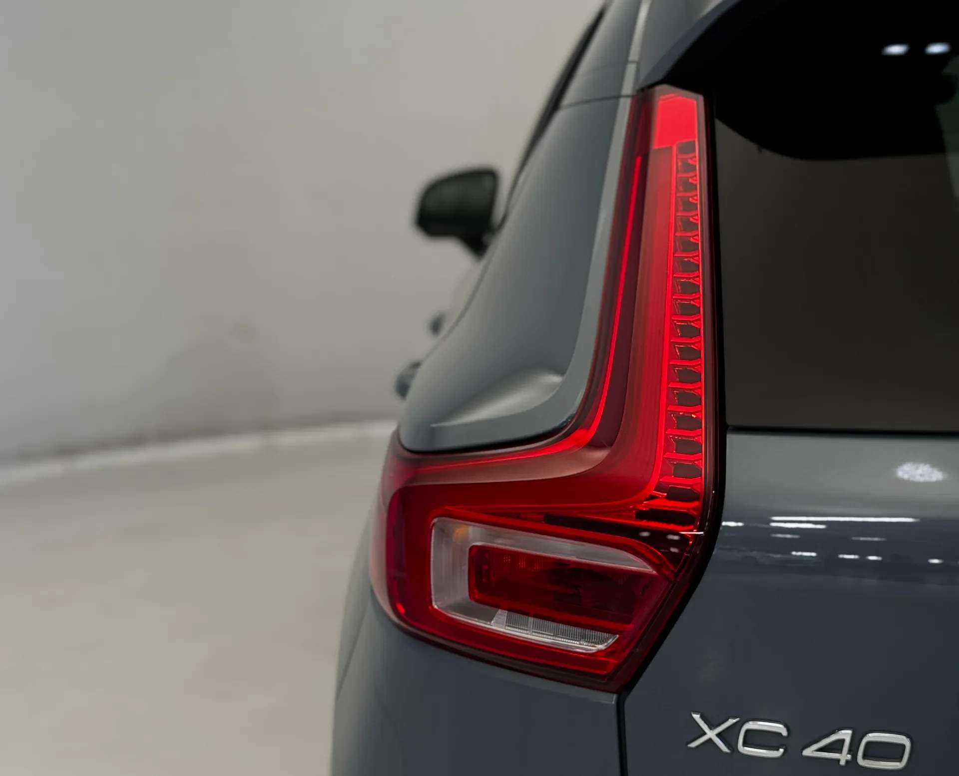 2023 VOLVO XC40 2023 VOLVO XC40