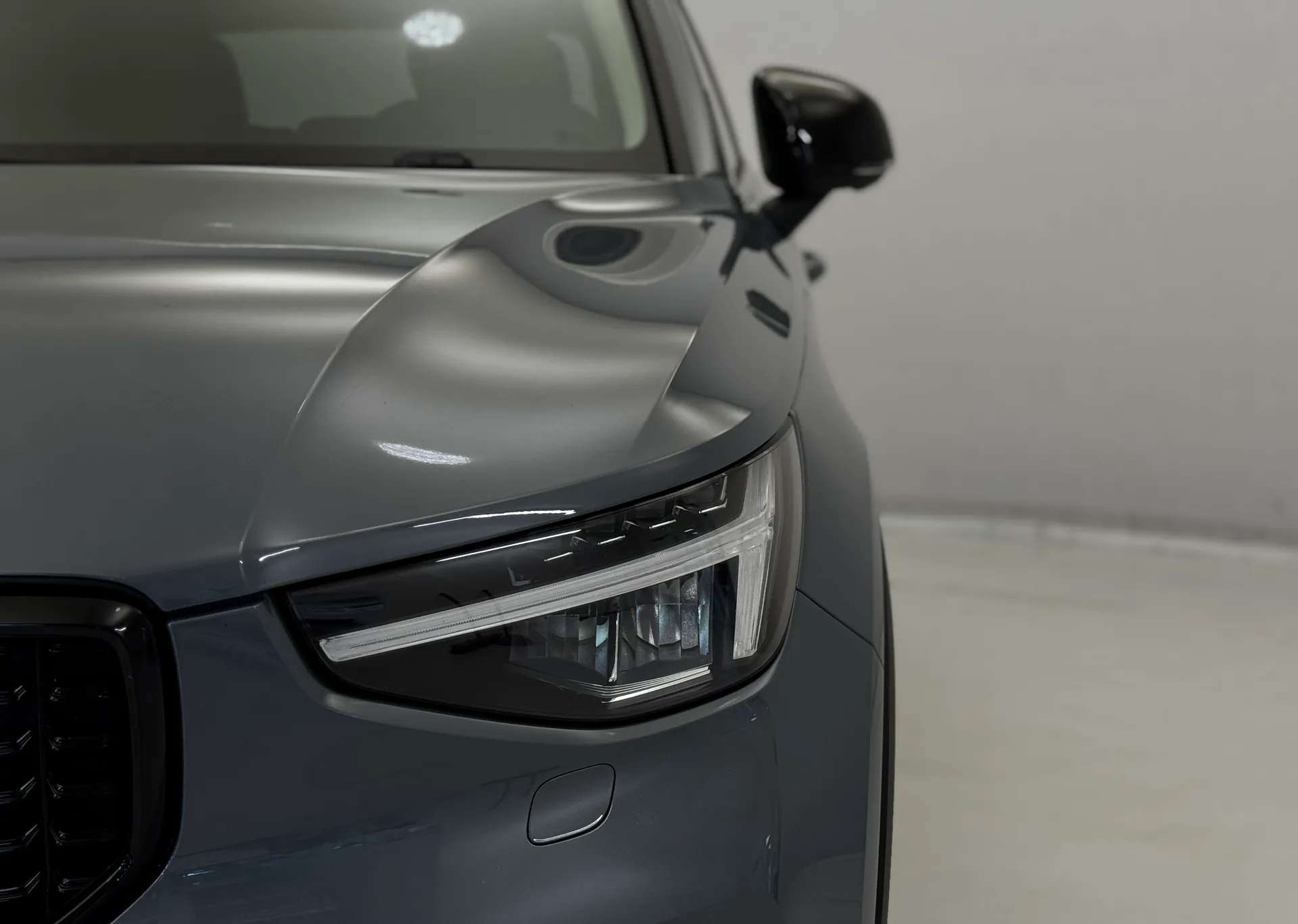 2023 VOLVO XC40 2023 VOLVO XC40