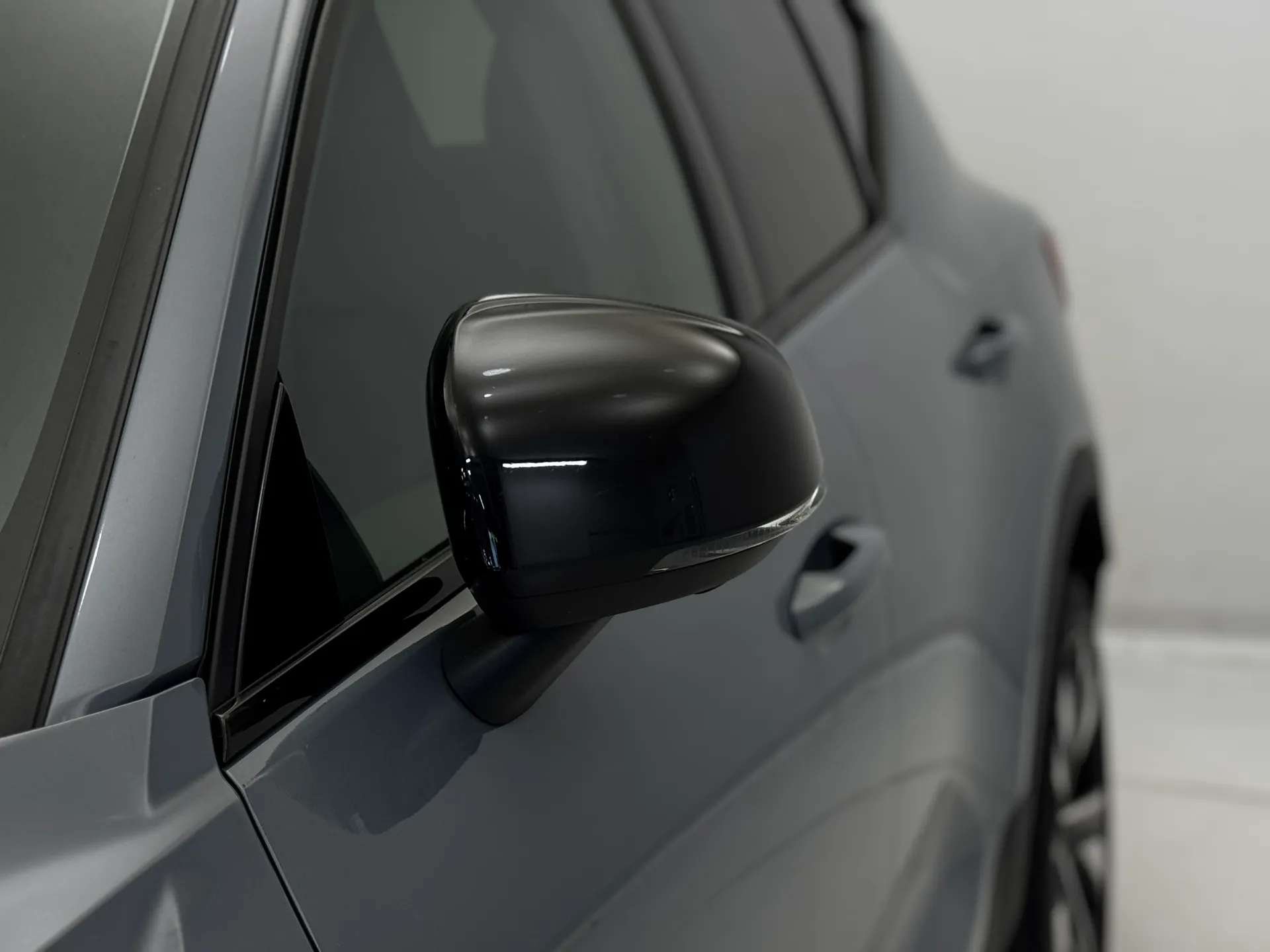 2023 VOLVO XC40 2023 VOLVO XC40