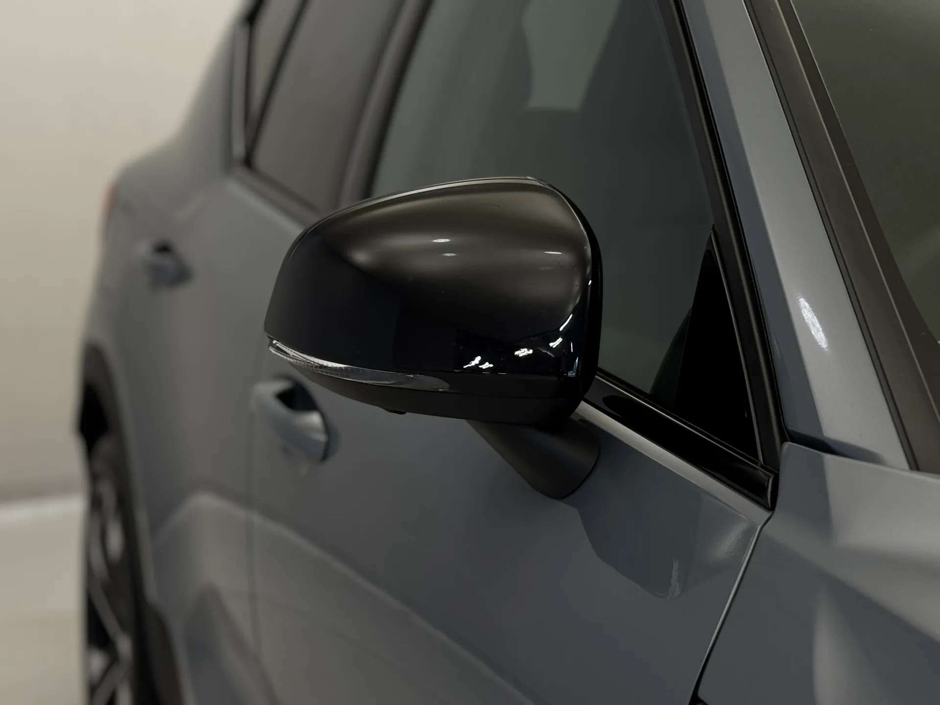 2023 VOLVO XC40 2023 VOLVO XC40