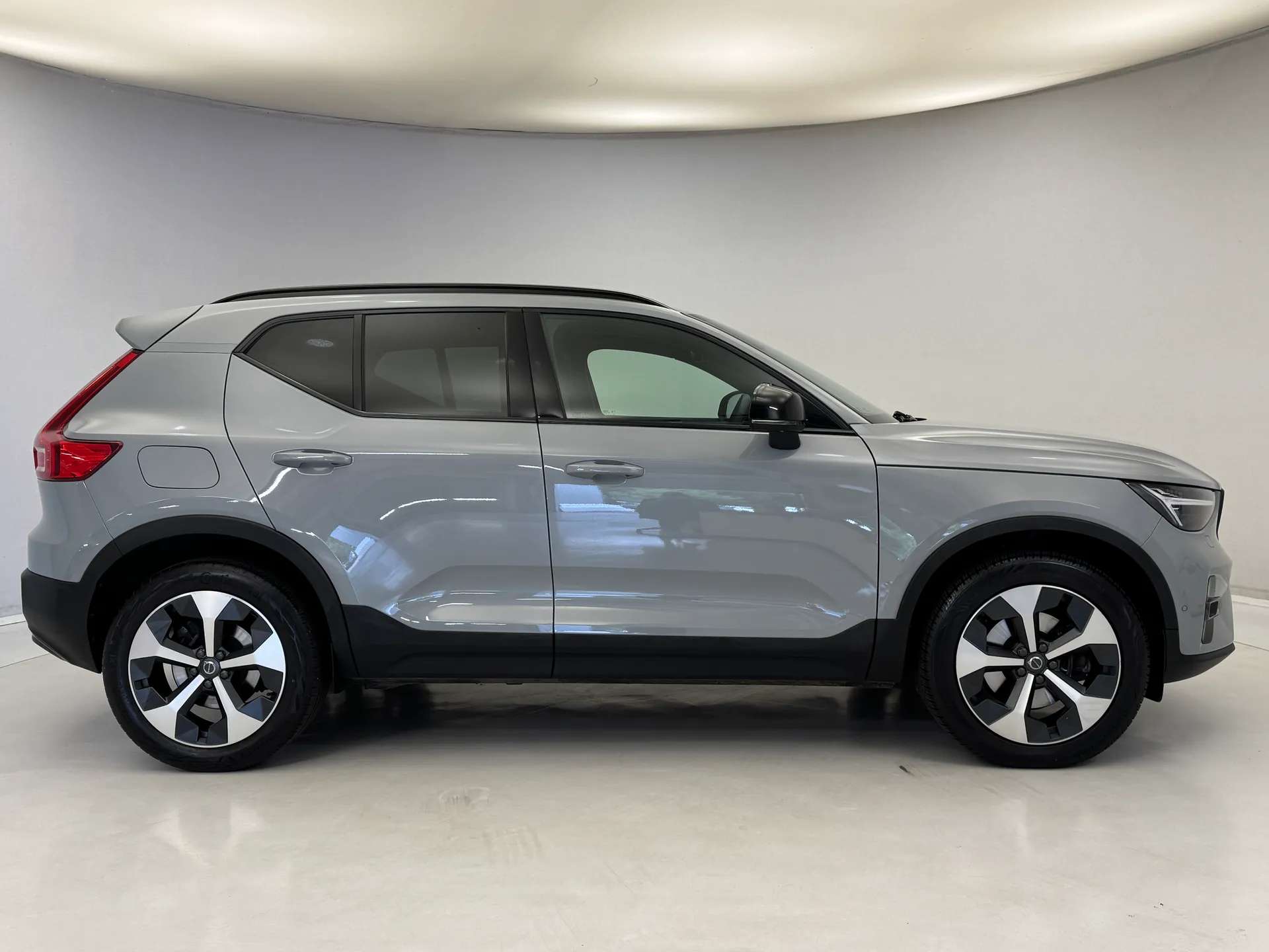 2024 VOLVO XC40 2024 VOLVO XC40