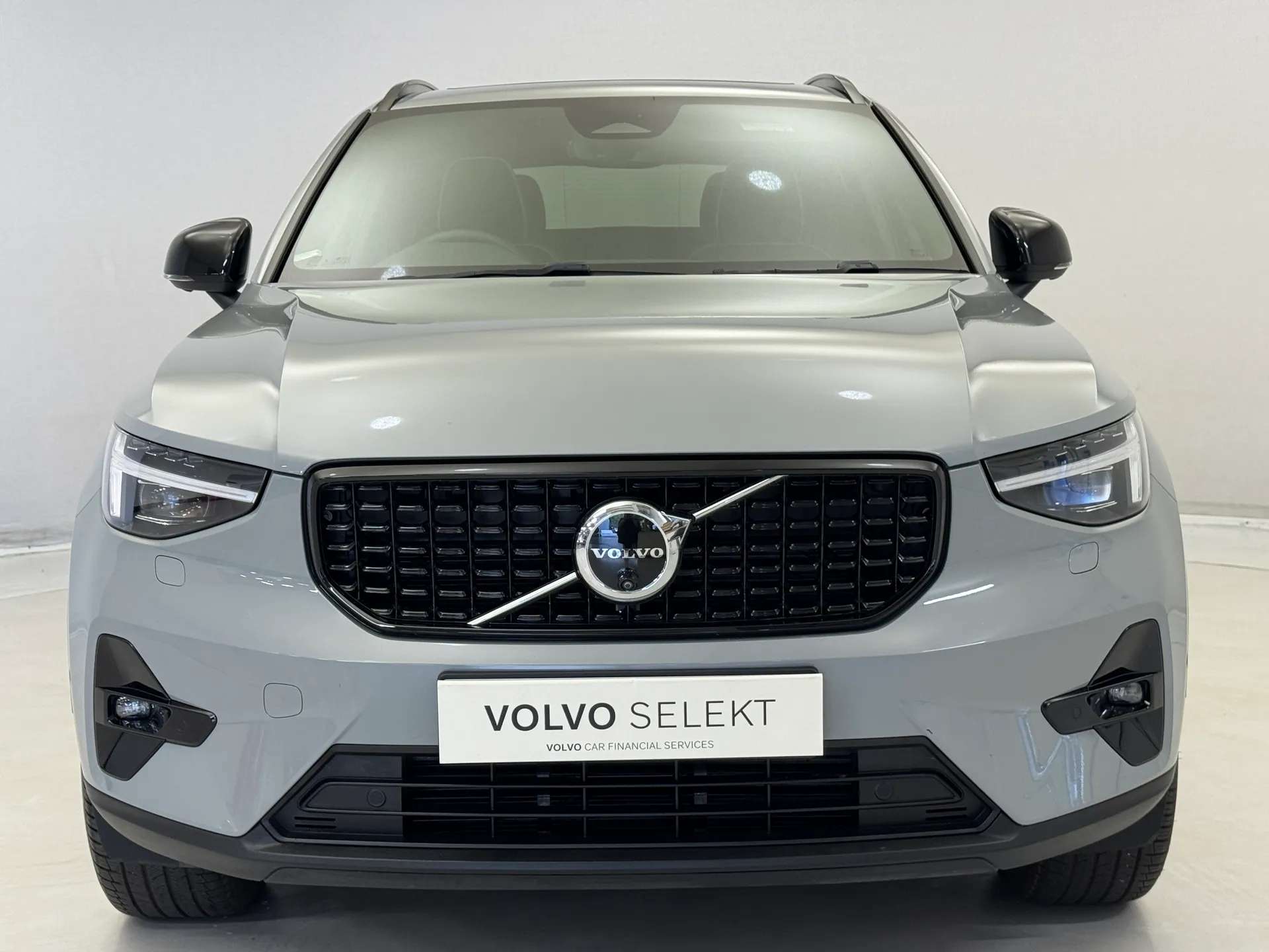 A 2024 VOLVO XC40 2.0 B4P Ultimate Dark 5dr Auto A 2024 VOLVO XC40 2.0 B4P Ultimate Dark 5dr Auto