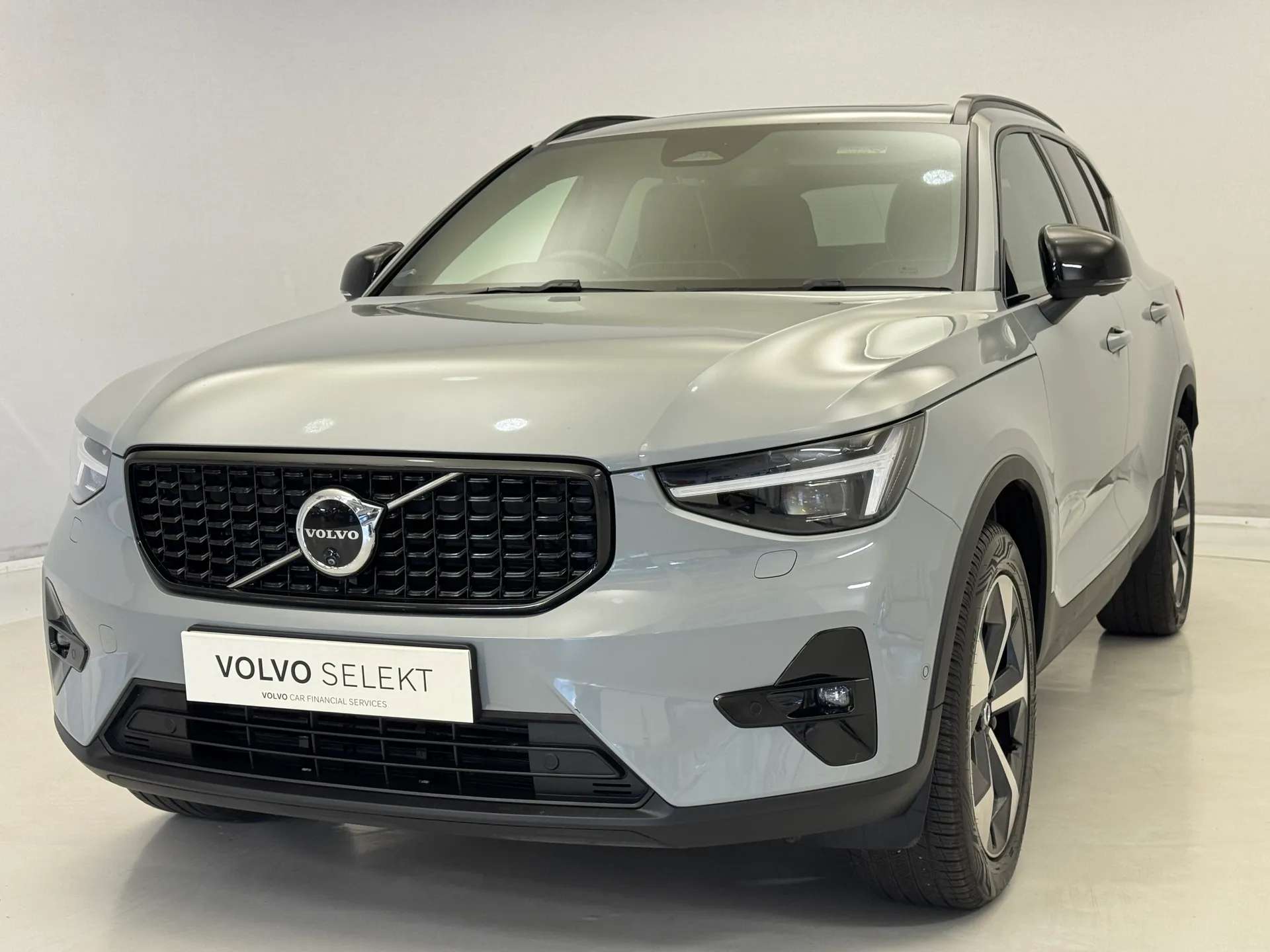 A 2024 VOLVO XC40 2.0 B4P Ultimate Dark 5dr Auto A 2024 VOLVO XC40 2.0 B4P Ultimate Dark 5dr Auto