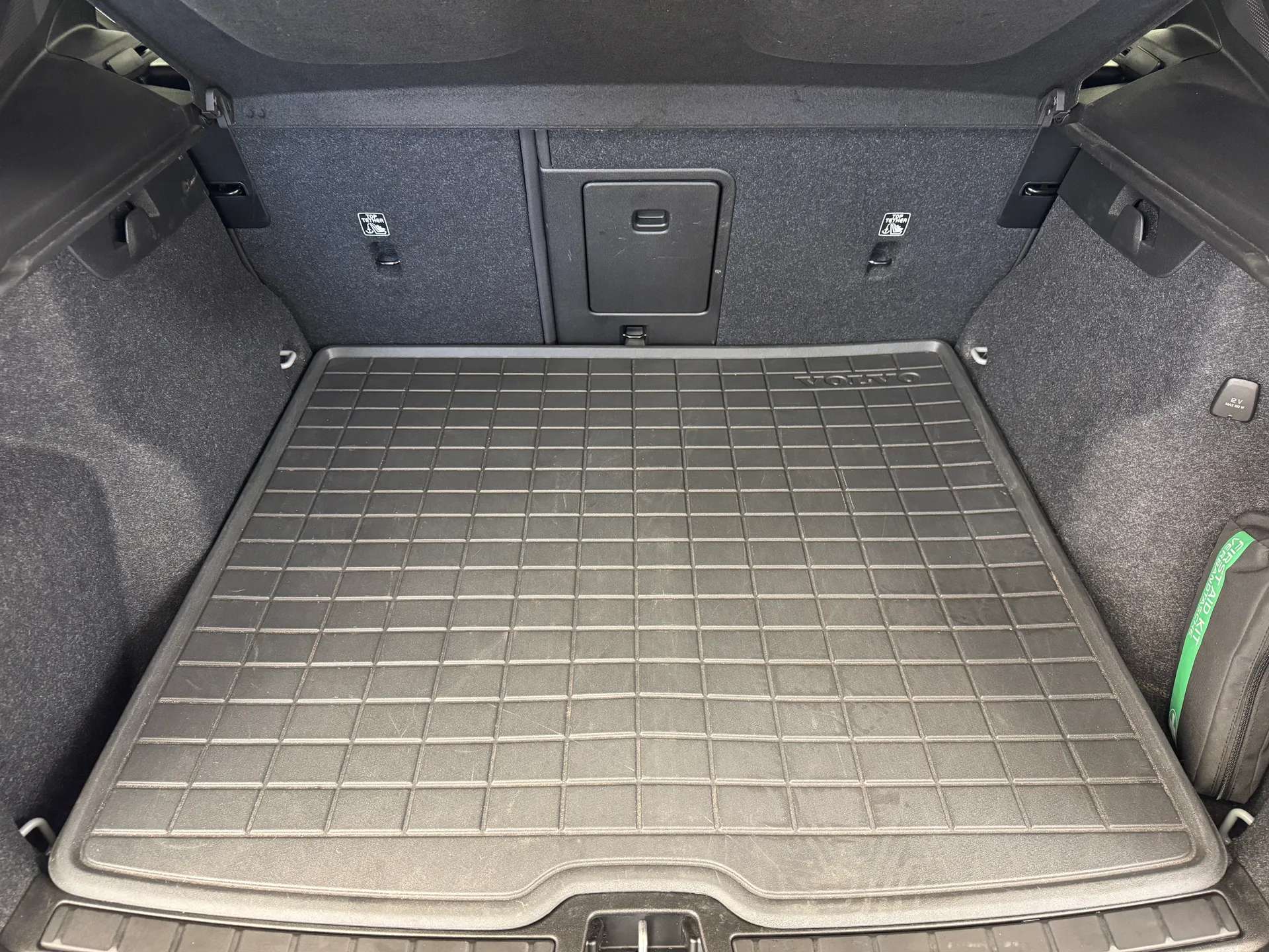 2024 VOLVO XC40 2024 VOLVO XC40