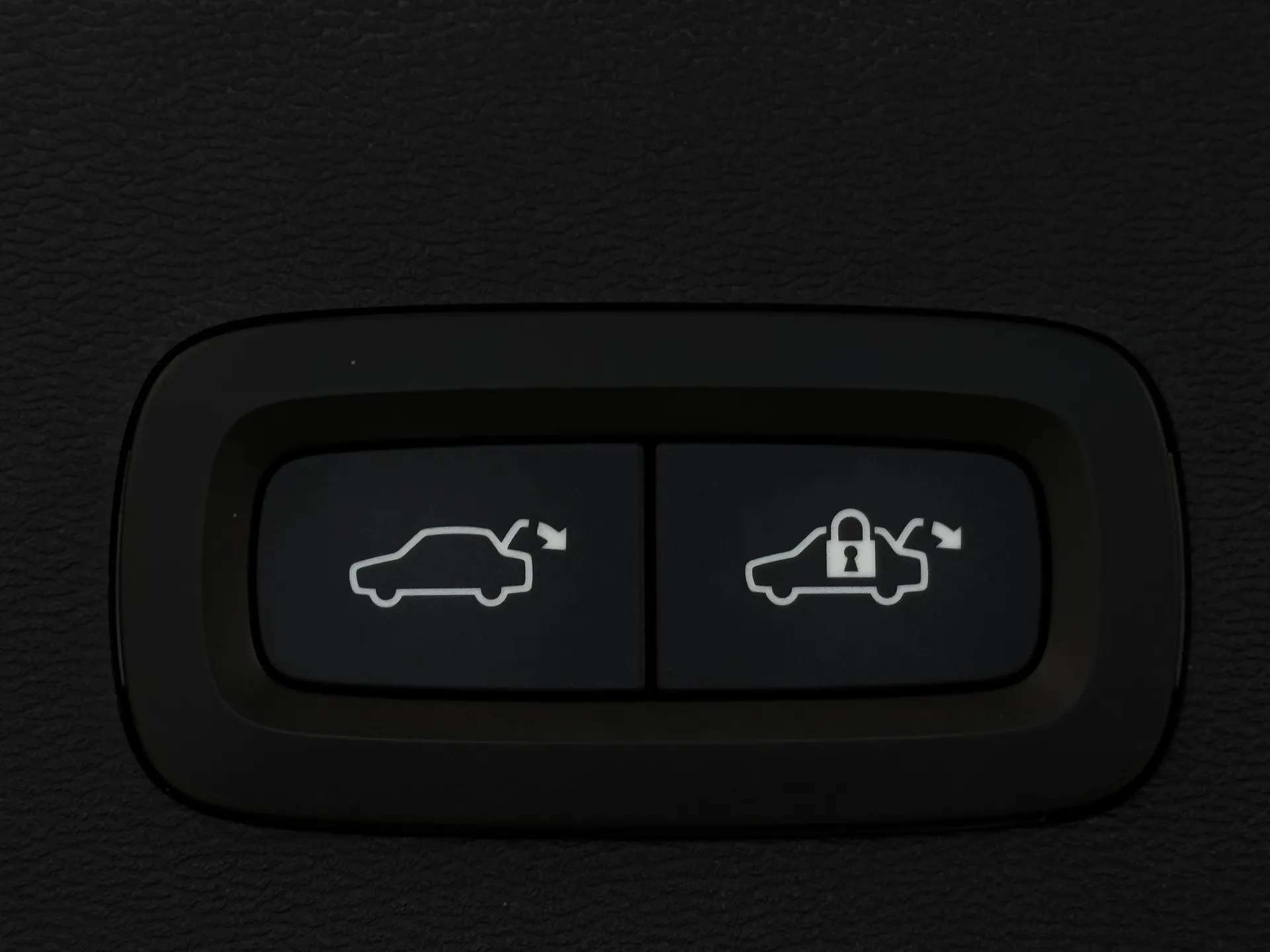 2024 VOLVO XC40 2024 VOLVO XC40