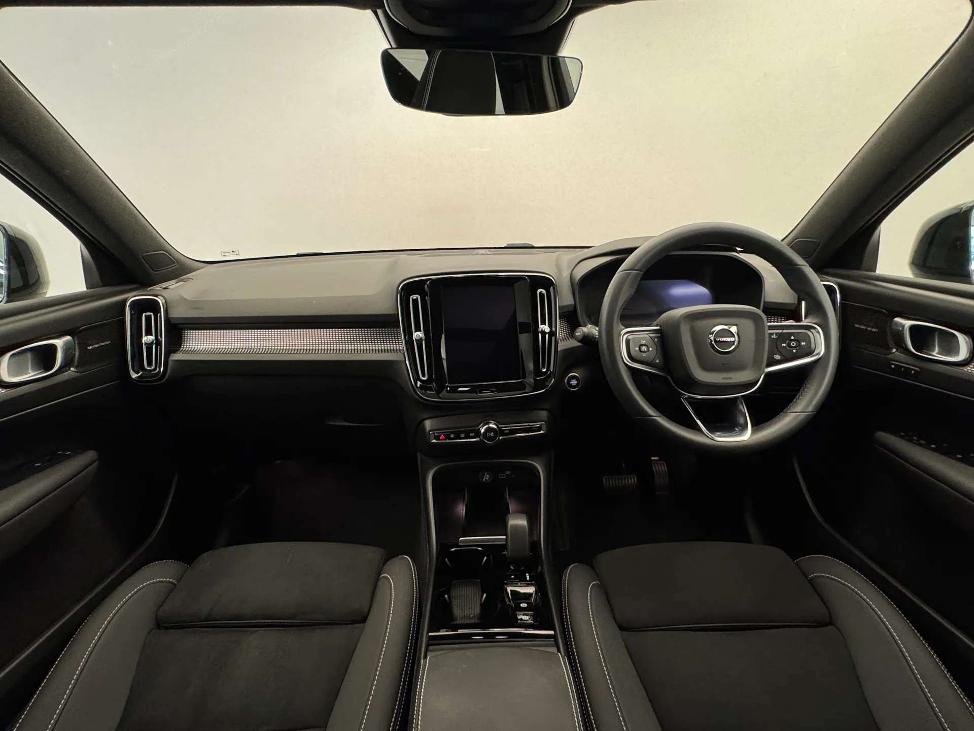2024 VOLVO XC40 2024 VOLVO XC40